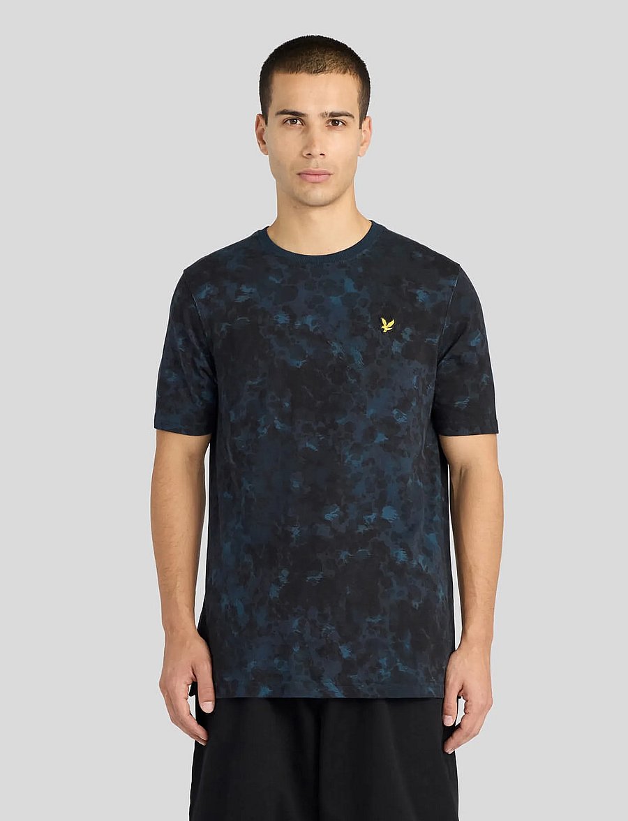 Lyle & Scott - Digital Animal Print Script T-Shirt - kurzärmelige t-shirts - dark navy - 0
