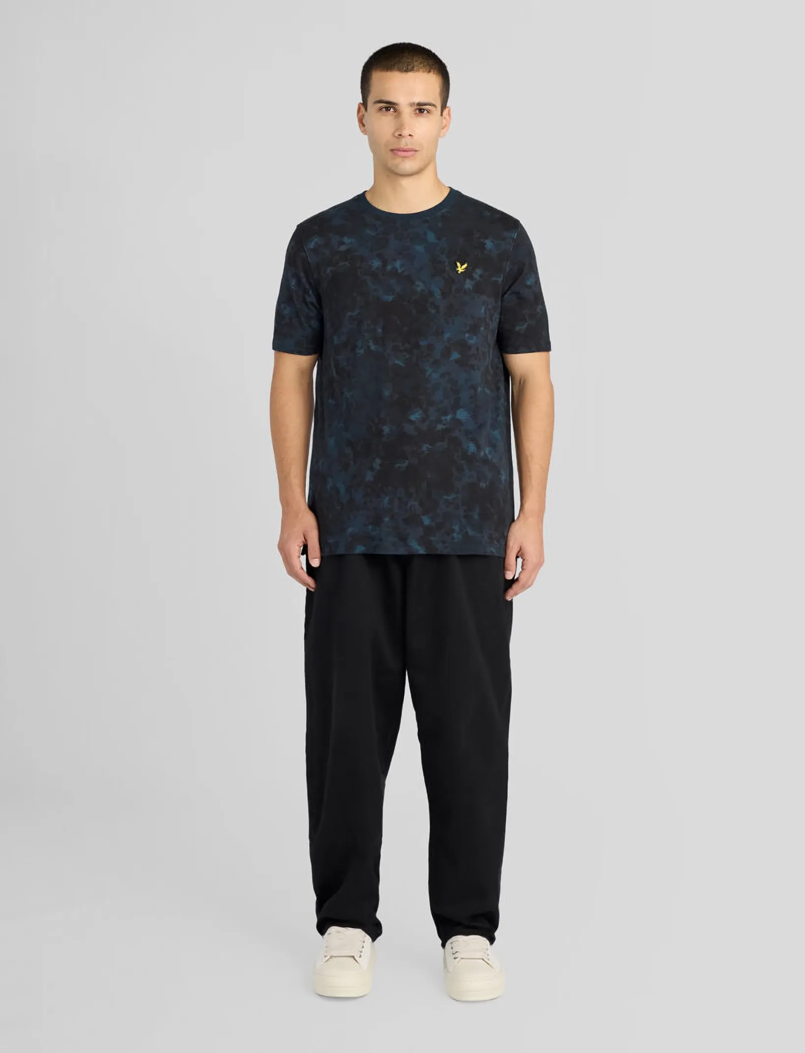 Lyle & Scott - Digital Animal Print Script T-Shirt - kurzärmelige t-shirts - dark navy - 4