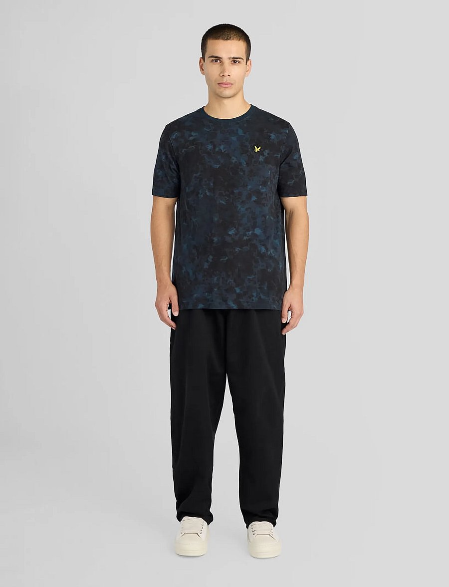 Lyle & Scott - Digital Animal Print Script T-Shirt - kurzärmelige t-shirts - dark navy - 4