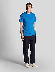 Lyle & Scott - Plain T-Shirt - alhaisimmat hinnat - bright blue - 4