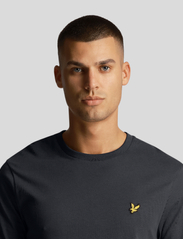 Lyle & Scott - Plain T-Shirt - t-shirts - gunmetal - 5