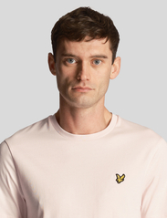 Lyle & Scott - Plain T-Shirt - najniższe ceny - light pink - 5
