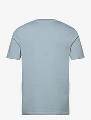 Lyle & Scott - Contrast Pocket T-Shirt - basic t-shirts - x163 slate blue / dark navy - 1