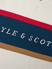 Lyle & Scott - Volley Stripe T-shirt - kortærmede t-shirts - x157 chalk - 2