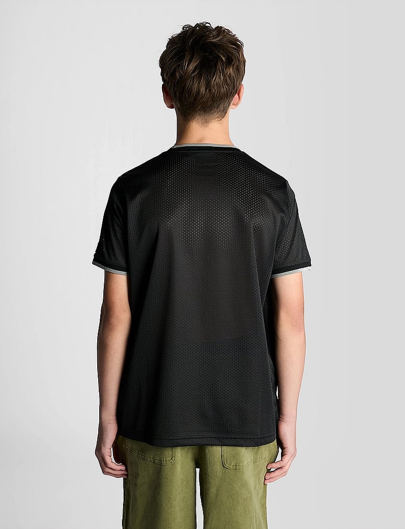 Lyle & Scott - Printed Airtex T-shirt - sportoberteile - z865 jet black - 3
