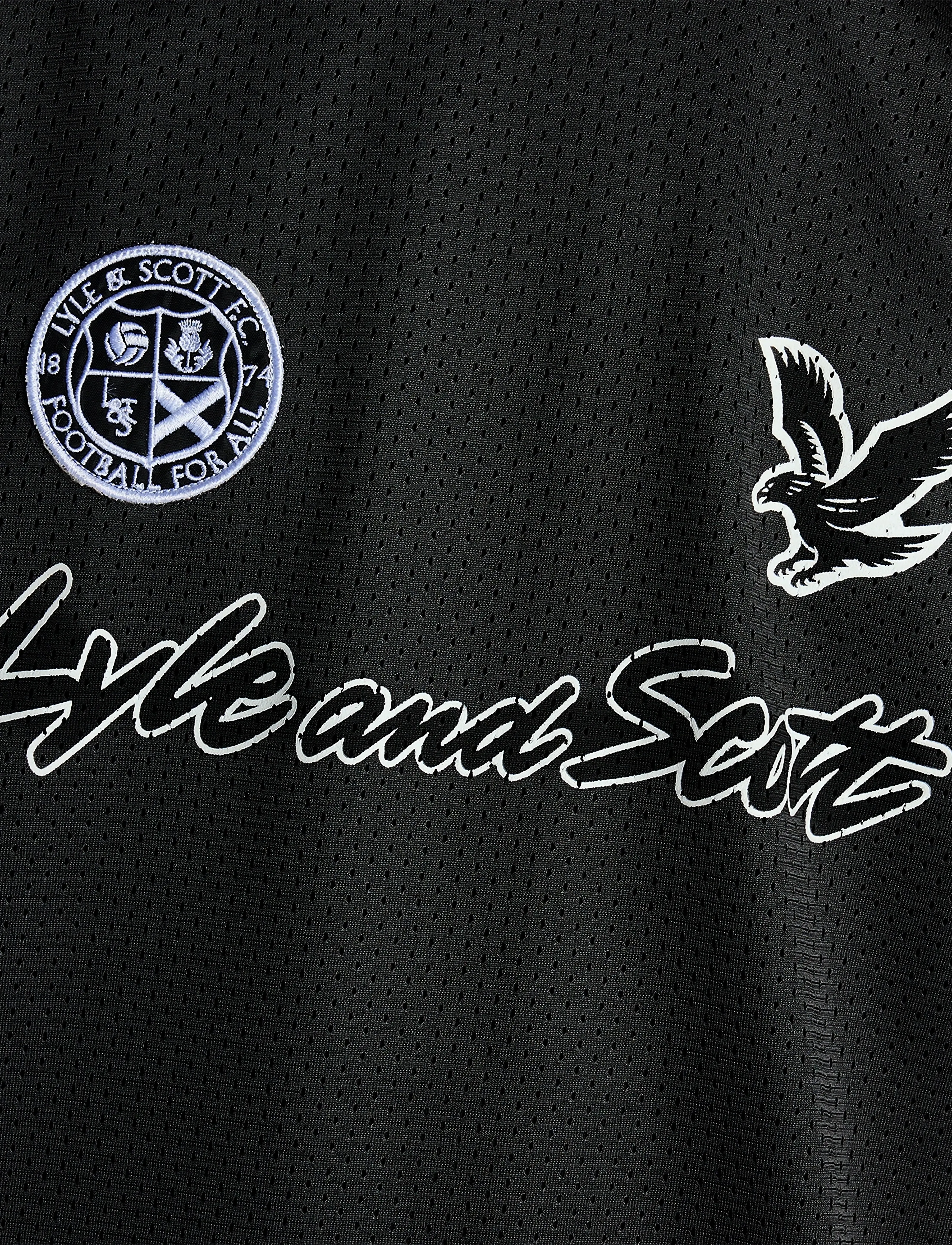 Lyle & Scott - Printed Airtex T-shirt - sportoberteile - z865 jet black - 5