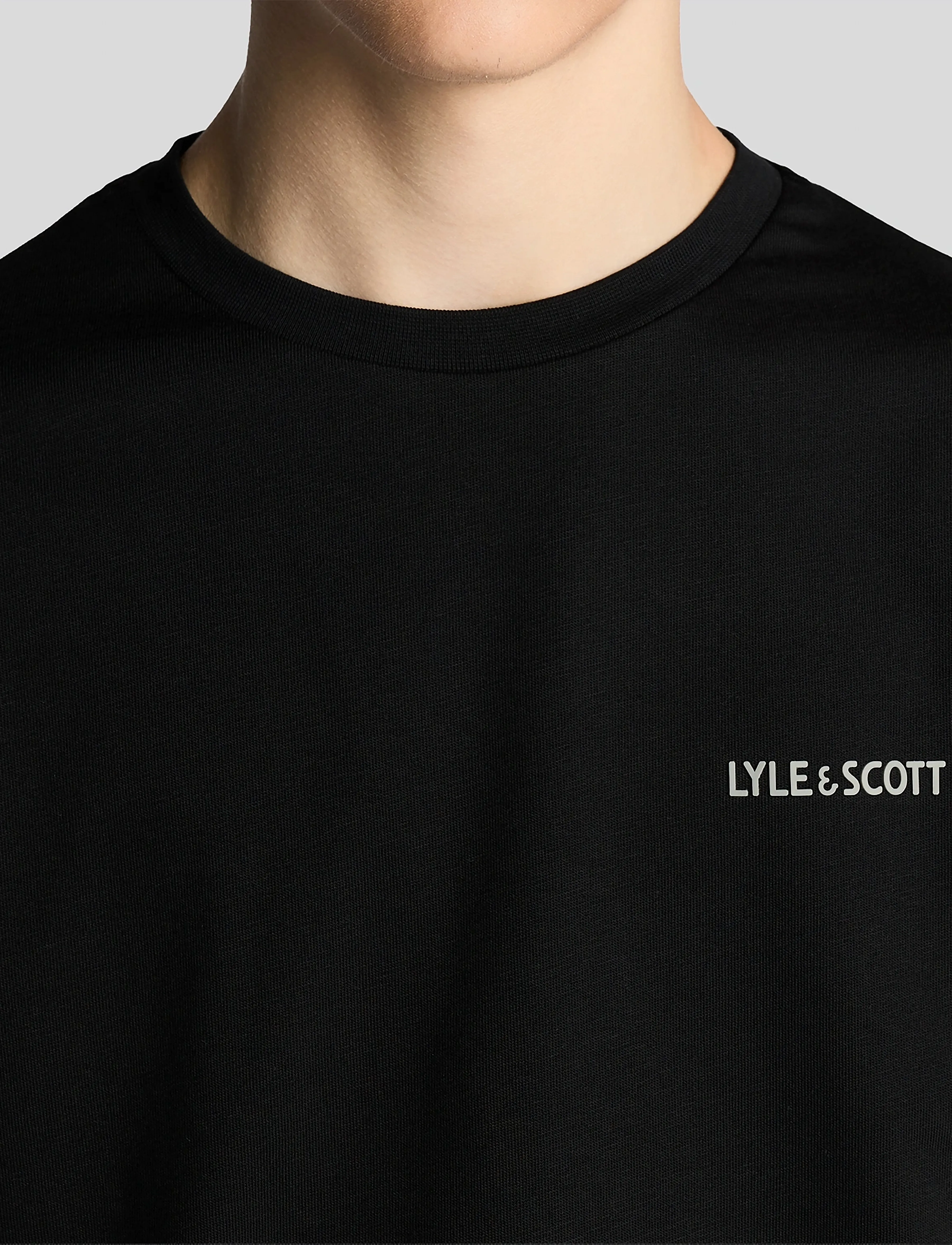 Lyle & Scott - Logo Print T-shirt - short-sleeved t-shirts - z865 jet black - 4