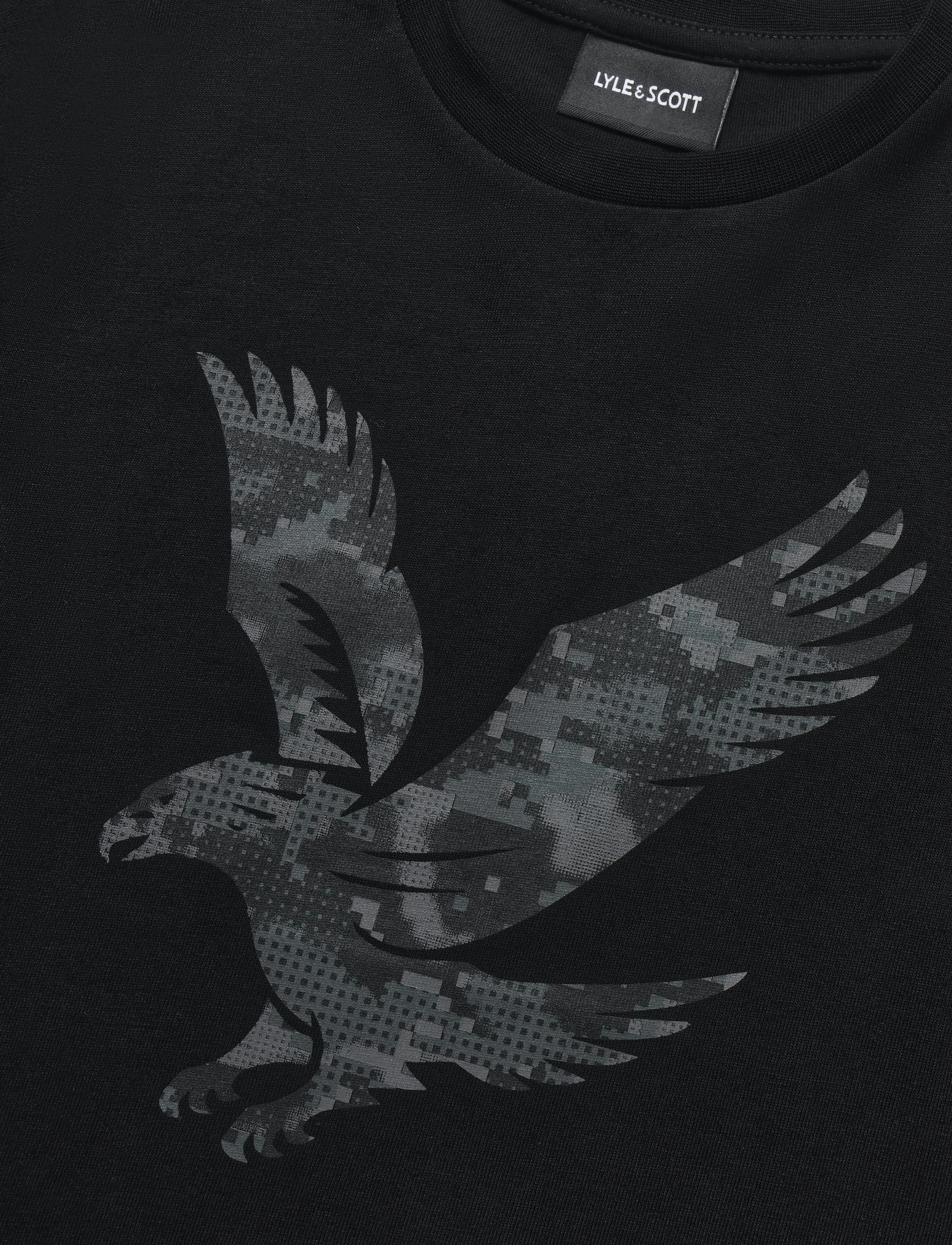 Lyle & Scott - Pixelated Eagle Graphic T-shirt - kortärmade t-shirts - jet black - 2
