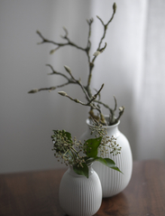 Lyngby Porcelæn - Curve Vase H12.5 hvit porselen - små vaser - white - 3