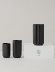 Lyngby Porcelæn - Lyngby Vase H20.5 cm sort porselen - store vaser - black - 1