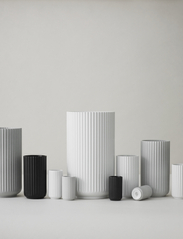 Lyngby Porcelæn - Lyngby Vase H20.5 cm sort porselen - store vaser - black - 2