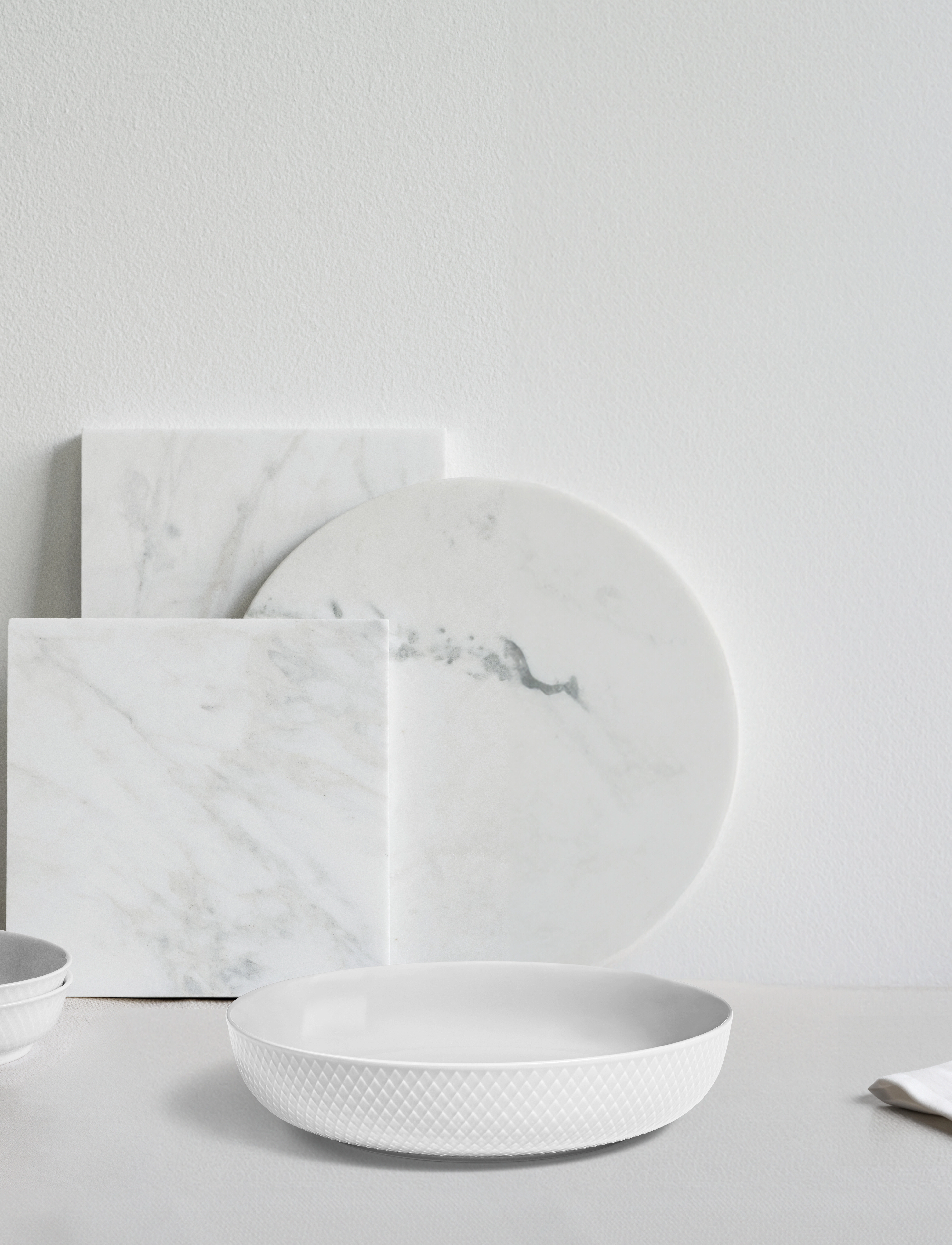 Lyngby Porcelæn Rhombe Serveringsskål Ø28 cm Hvid, 28 cm, White, Skåle Og Serveringsfade > Serveringsskåle, Unisex