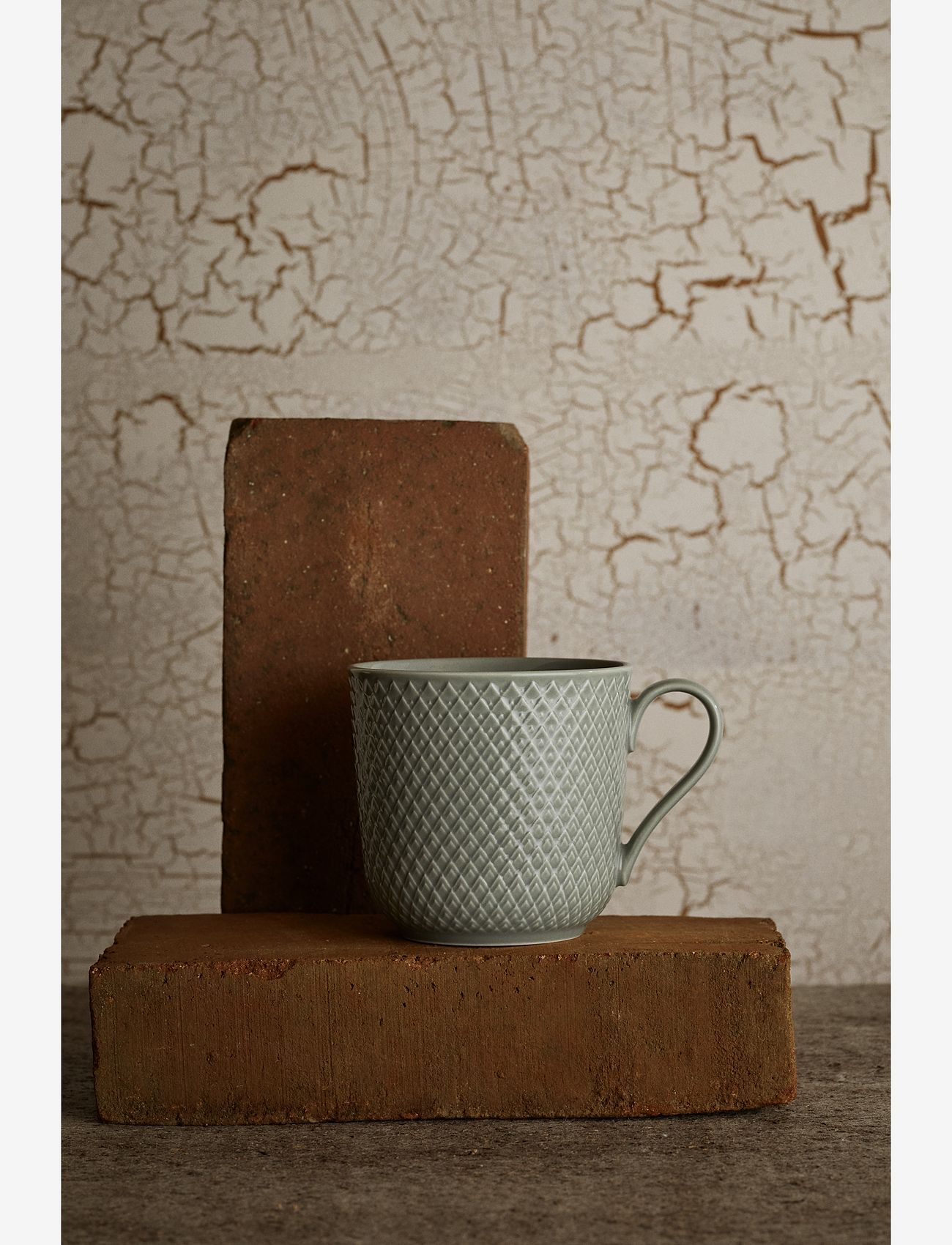 Lyngby Porcelæn - Rhombe Earth Mug with handle 39 cl moss - coffee cups - moss - 2