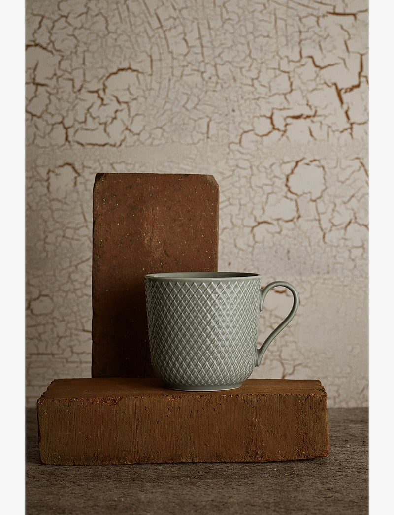 Lyngby Porcelæn - Rhombe Earth Mug with handle 39 cl moss - coffee cups - moss - 2