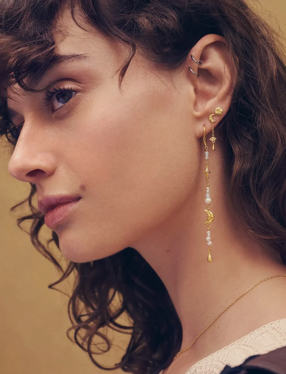 Maanesten - Beatrice Earrings - perleøreringe - gold - 0