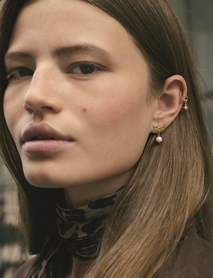 Maanesten - Nisa Earrings - perleøreringe - gold - 0