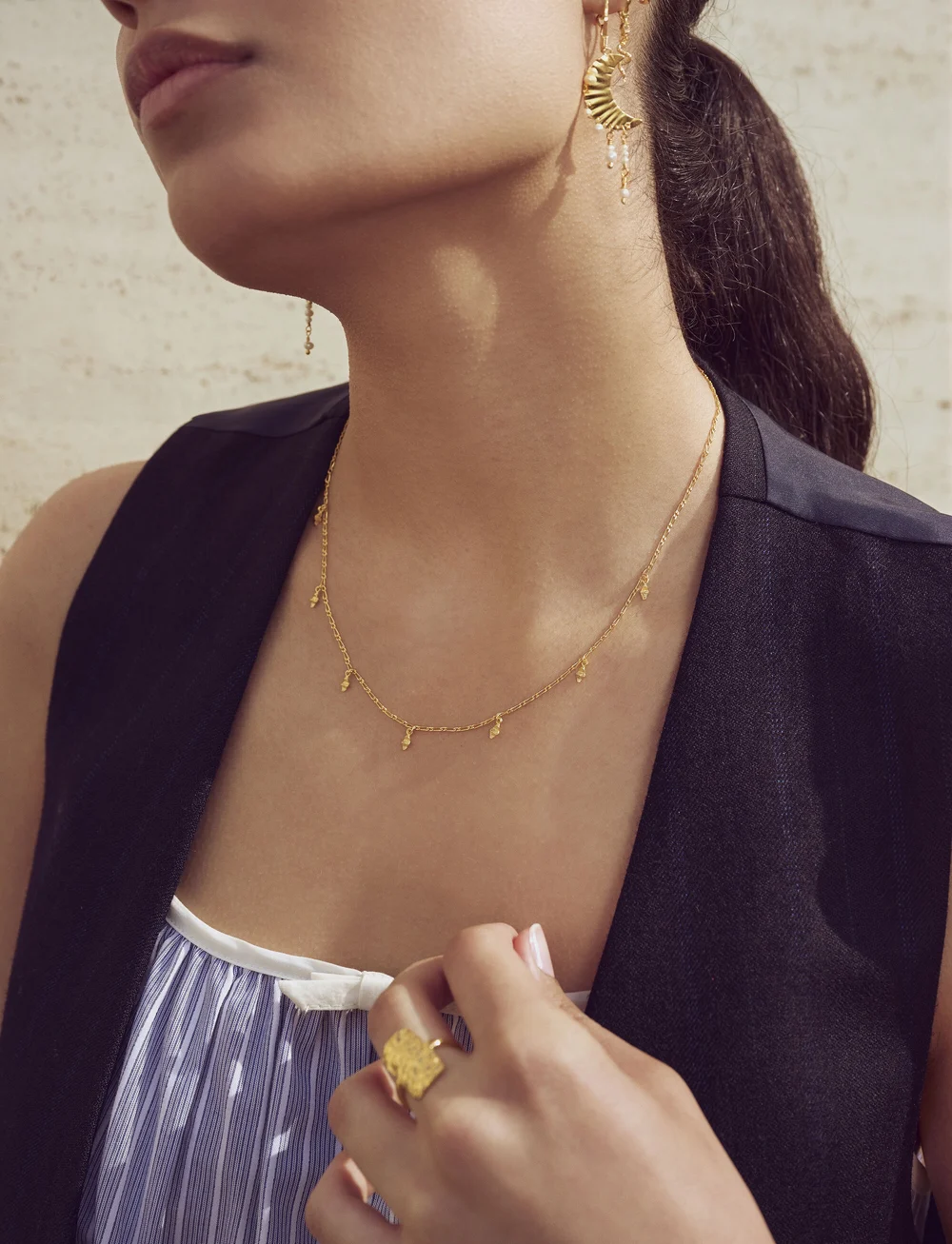 Maanesten - Una Necklace - kedjehalsband - gold - 0