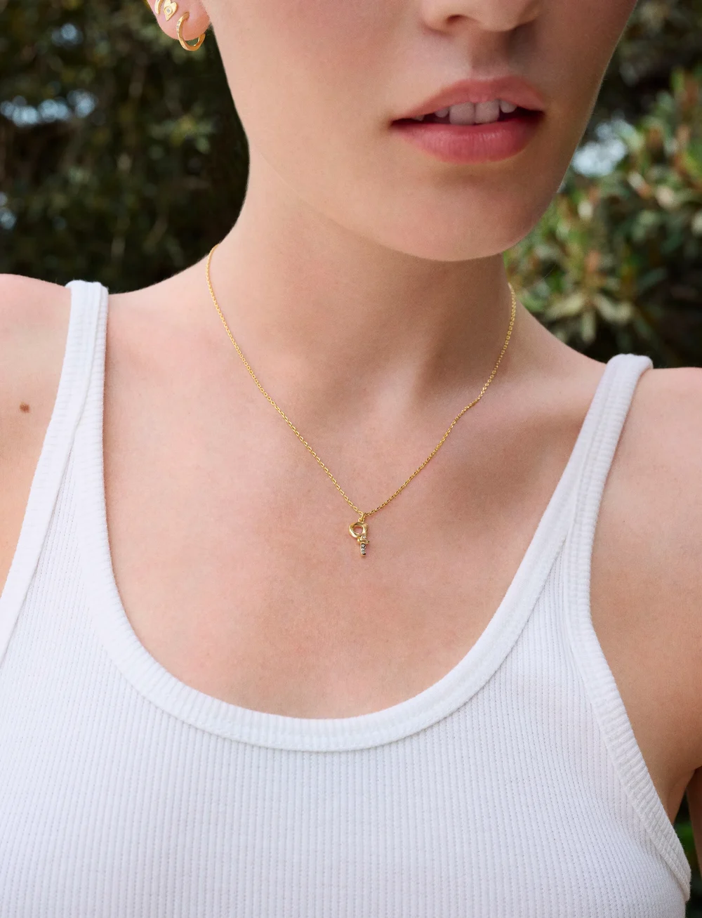 Maanesten - Alphabet - halsband med hänge - q - 0