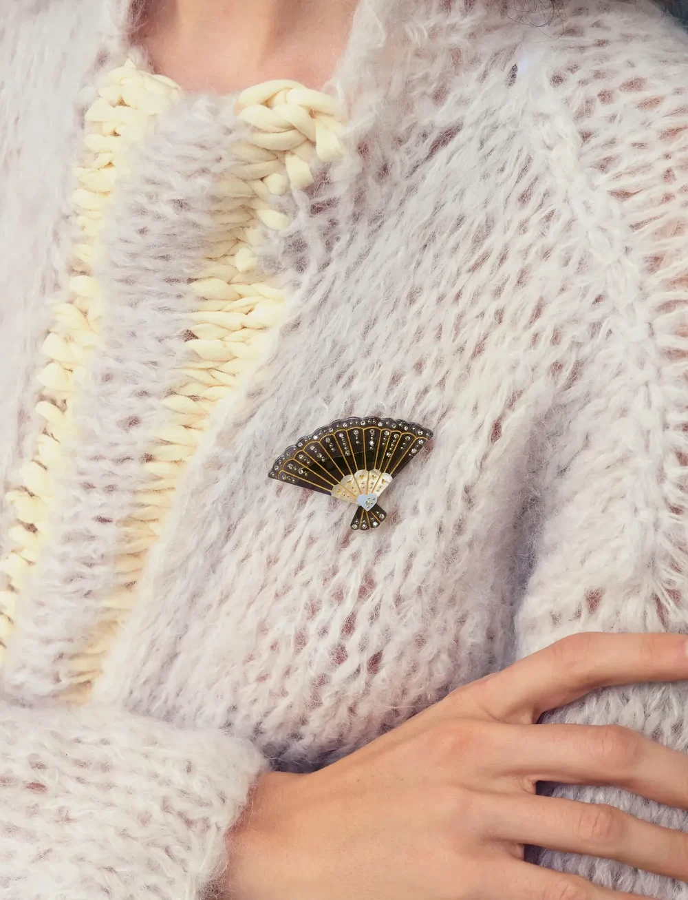 Maanesten - Ili Brooch - broschen - black - 0