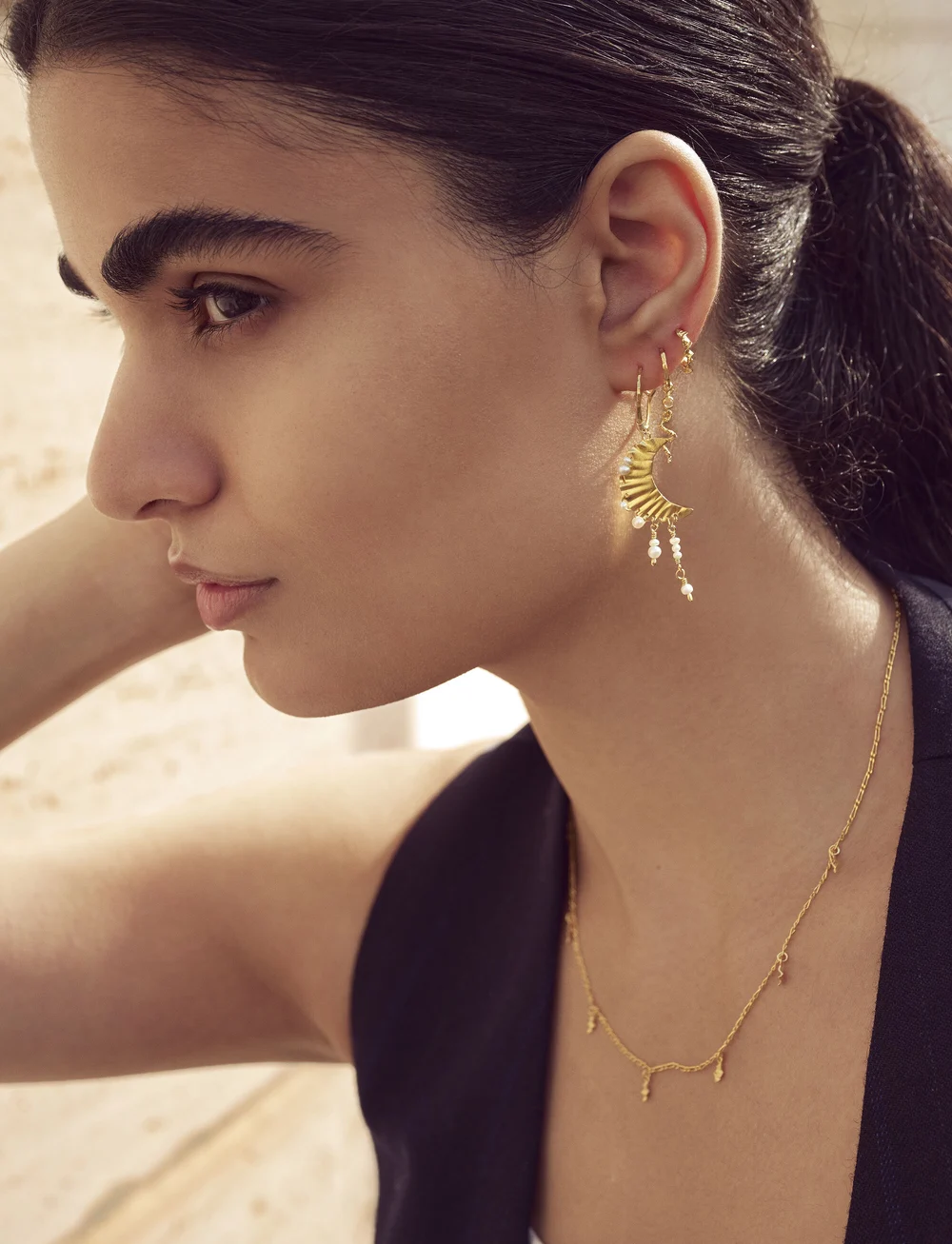 Maanesten - Esta Earring - hängande örhängen - gold - 0