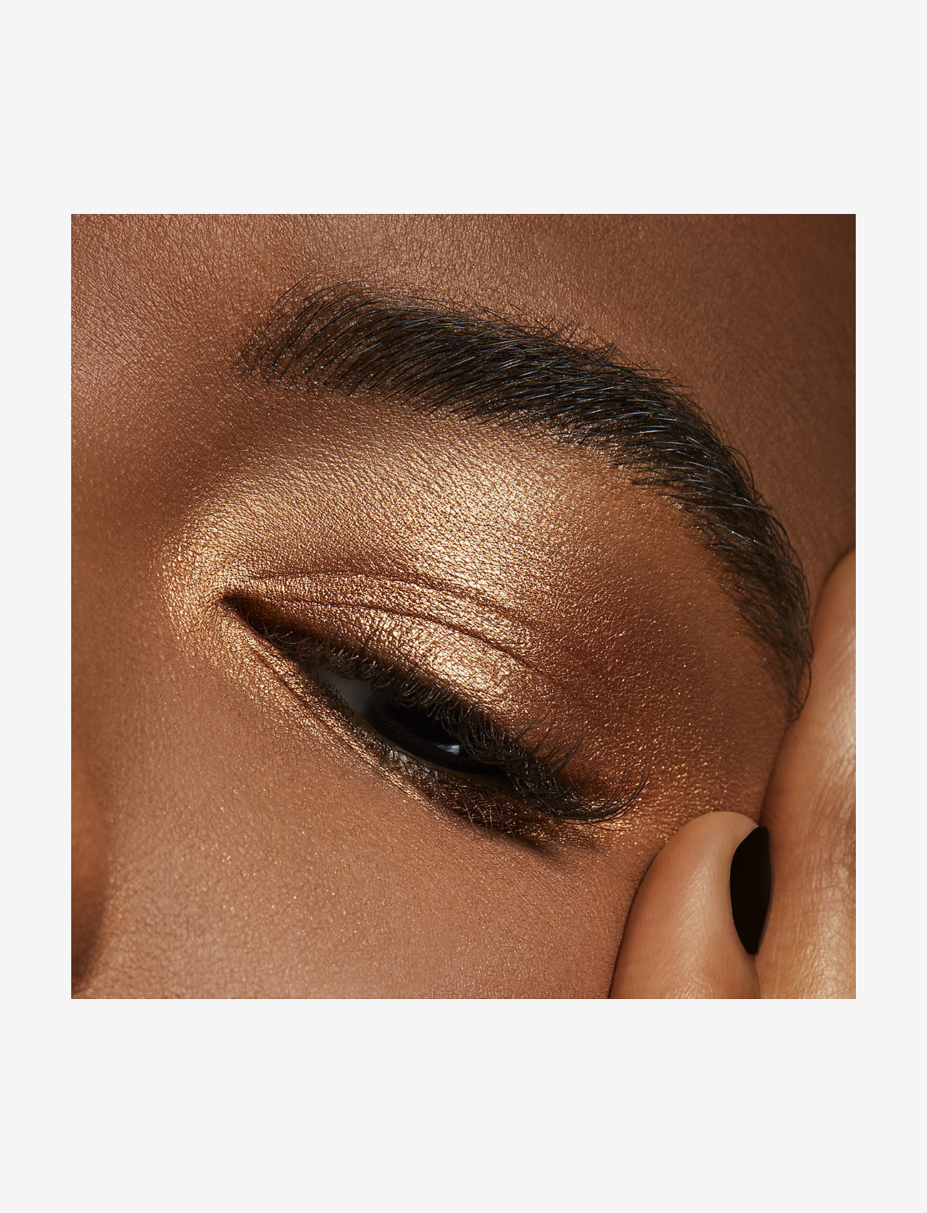 MAC - Frost  Single Eye Shadow - makeup - amber lights - 4