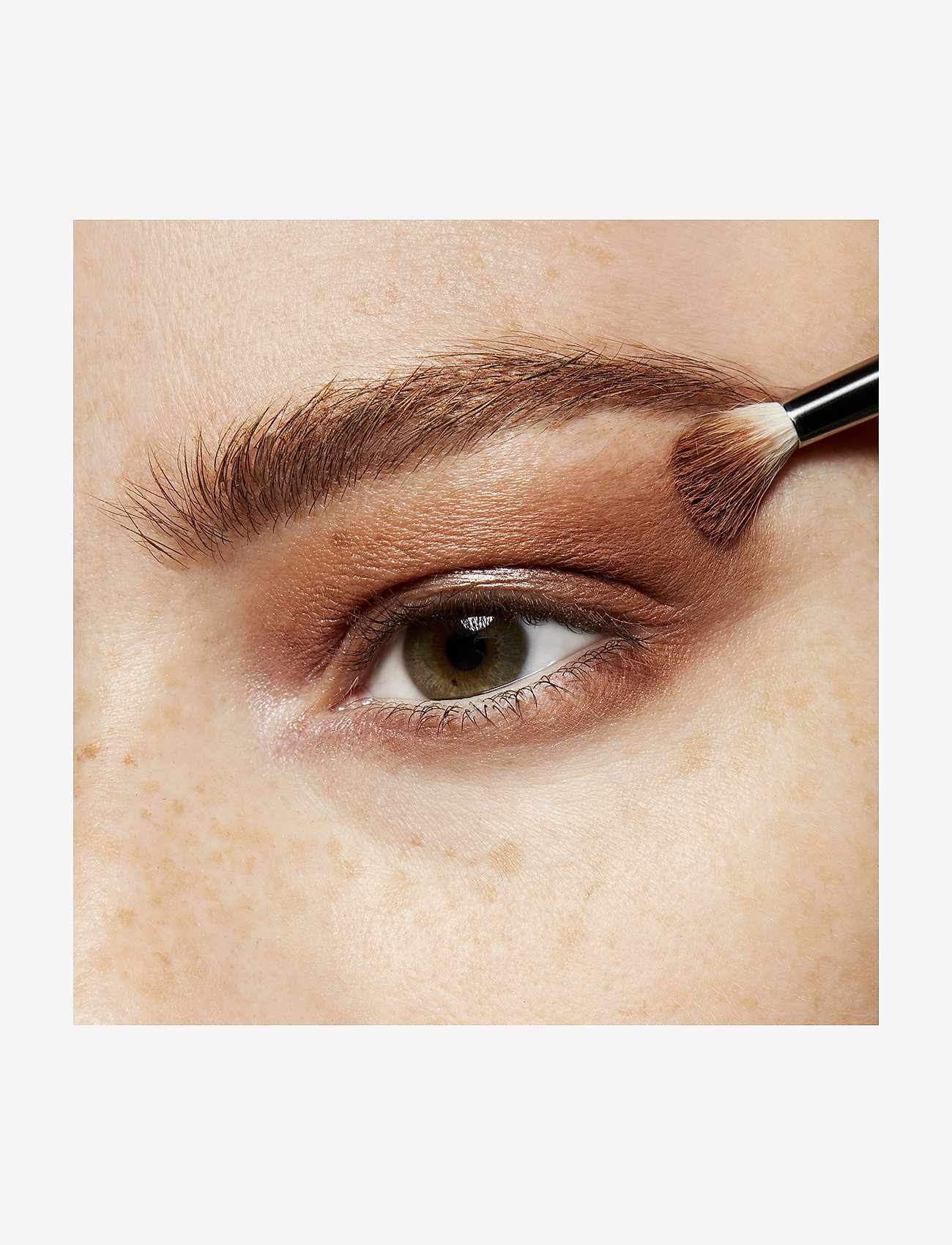 MAC - Matte  Single Eye Shadow - redo för date night - soft brown - 1
