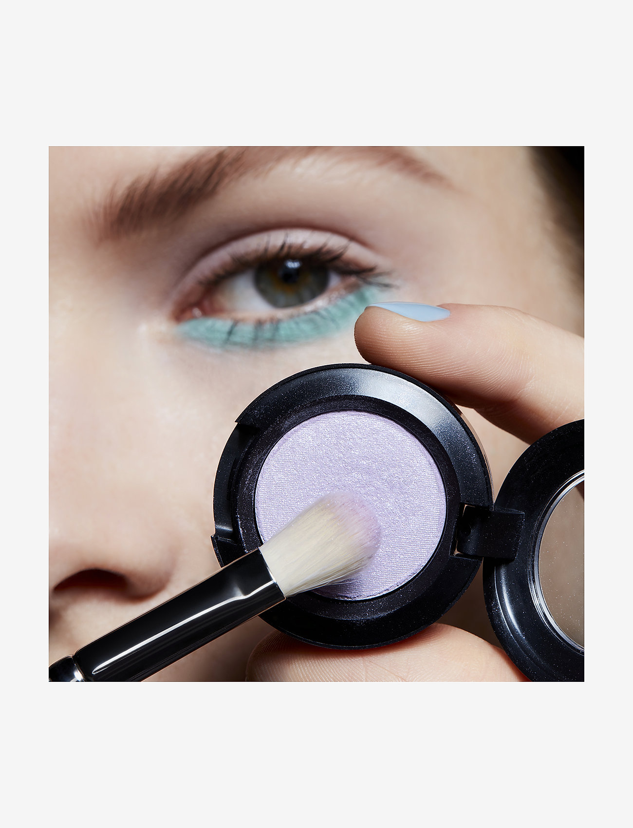 MAC - Frost  Single Eye Shadow - smink - #humblebrag - 3
