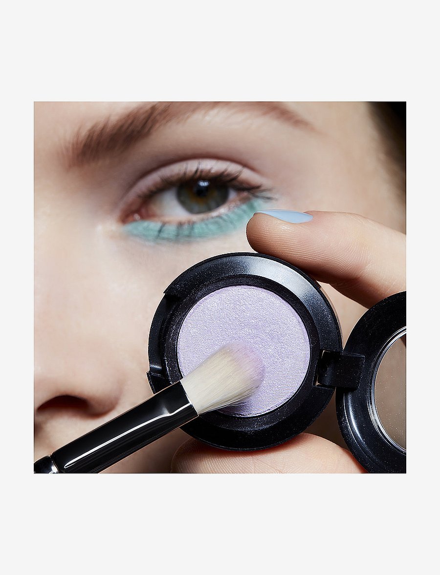 MAC - Frost Single Eye Shadow - smink - #humblebrag - 3