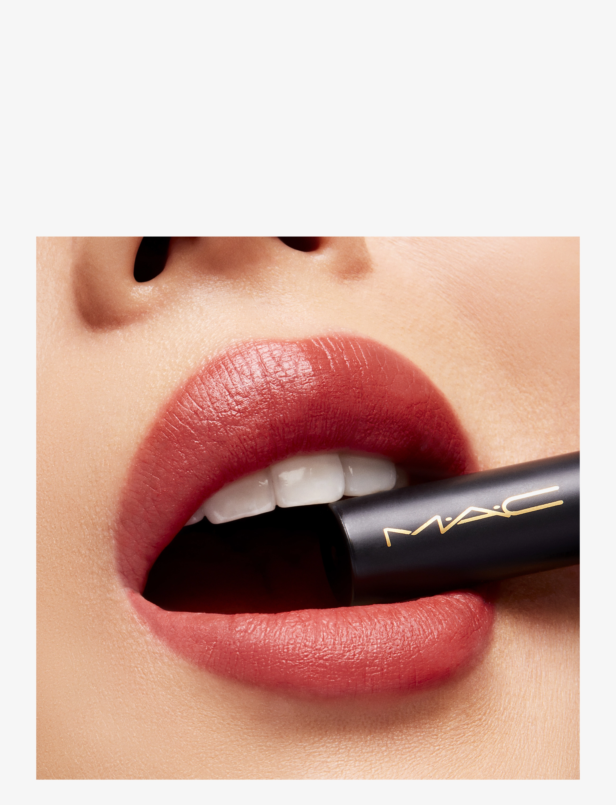 MAC - Powder Kiss Velvet Blur Slim Stick - makeup - sweet cinnamon - 1