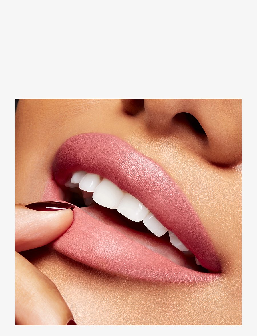 MAC - Powder Kiss Velvet Blur Slim Stick - förðunarvörur - peppery pink - 2