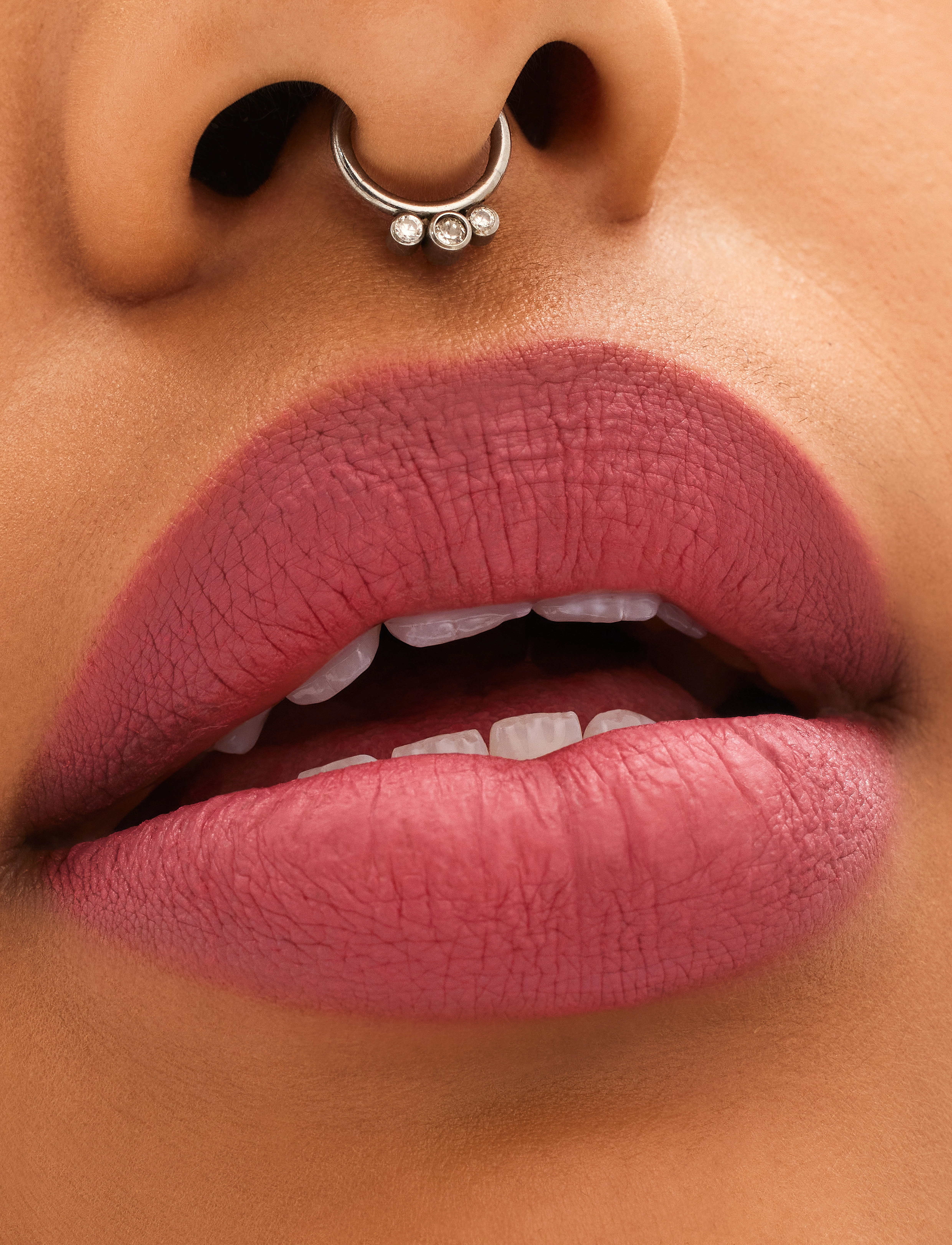 MAC - Locked Kiss Lipstick - smink - connoisseur - 2