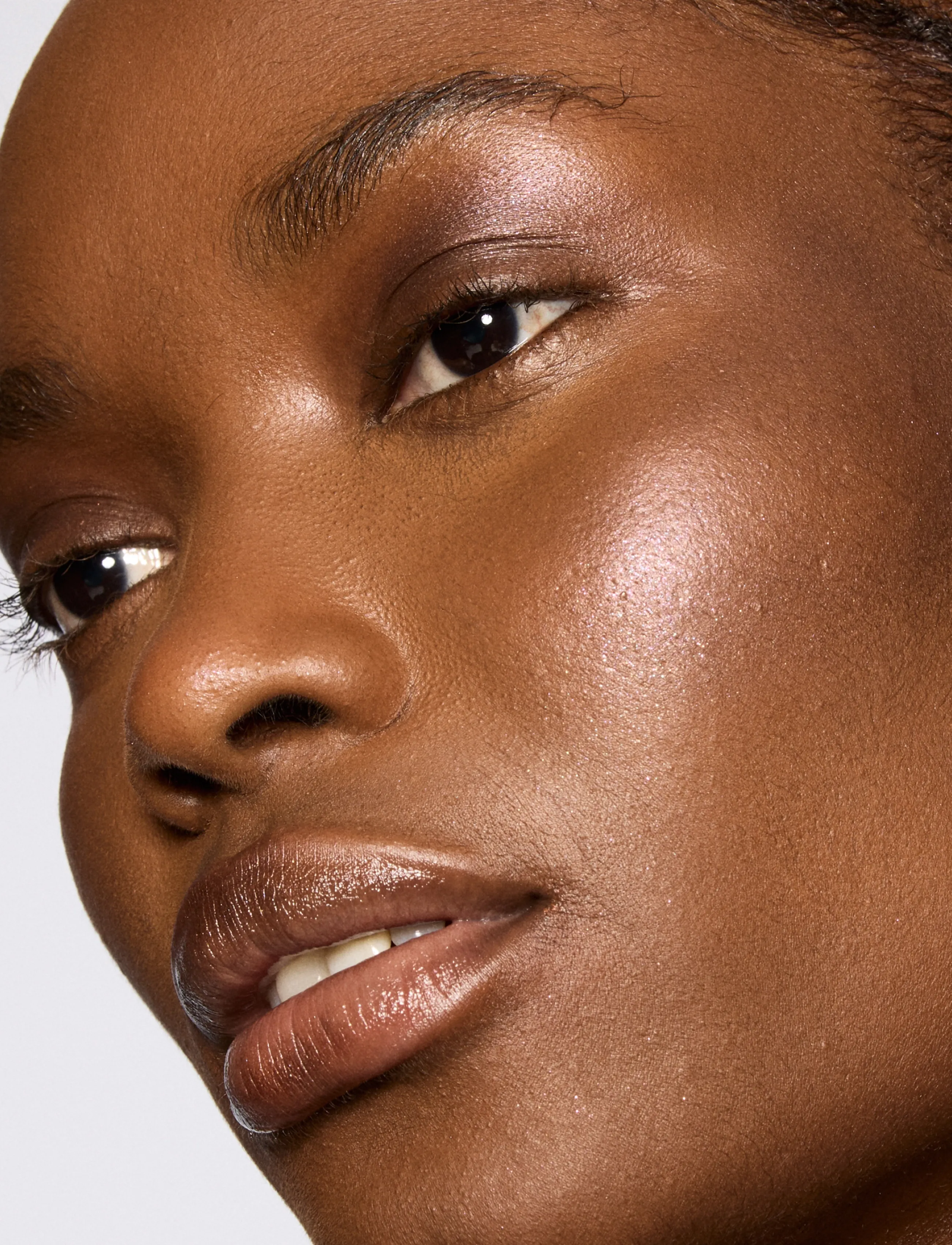 MAC - Glow Play Bouncy Highlighter - makeup - glowzone - 5