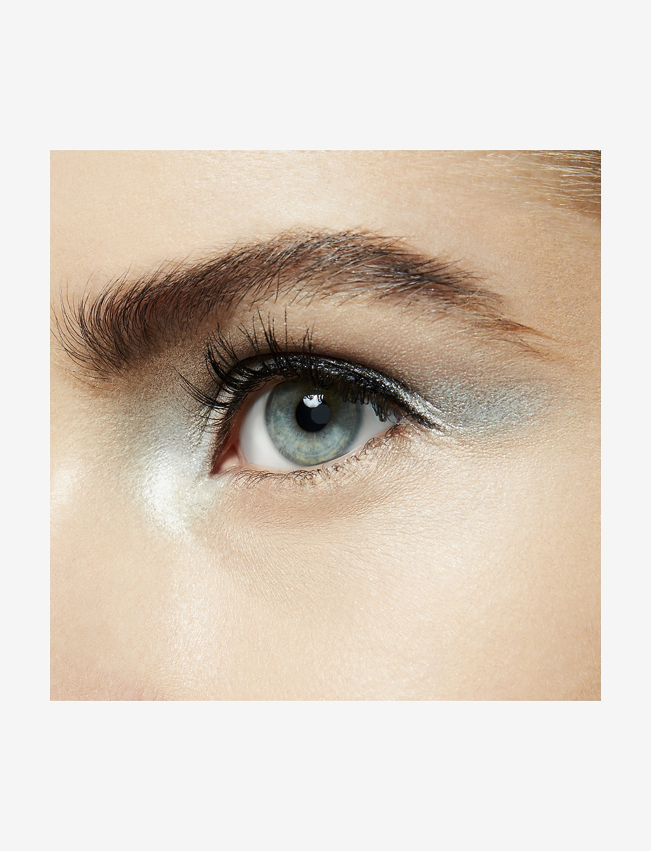 MAC - Dazzleshadow Extreme  Single Eye Shadow - makeup - discotheque - 2