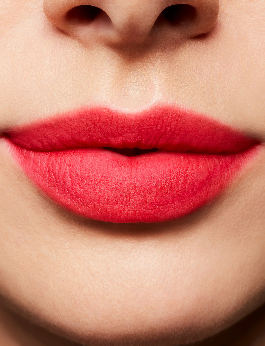 MAC - Powder Kiss Liquid Lipstick - meikit - escandalo! - 2