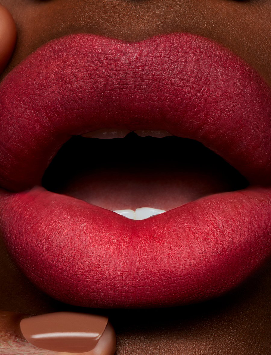 MAC - Powder Kiss Liquid Lipstick - meikit - escandalo! - 4