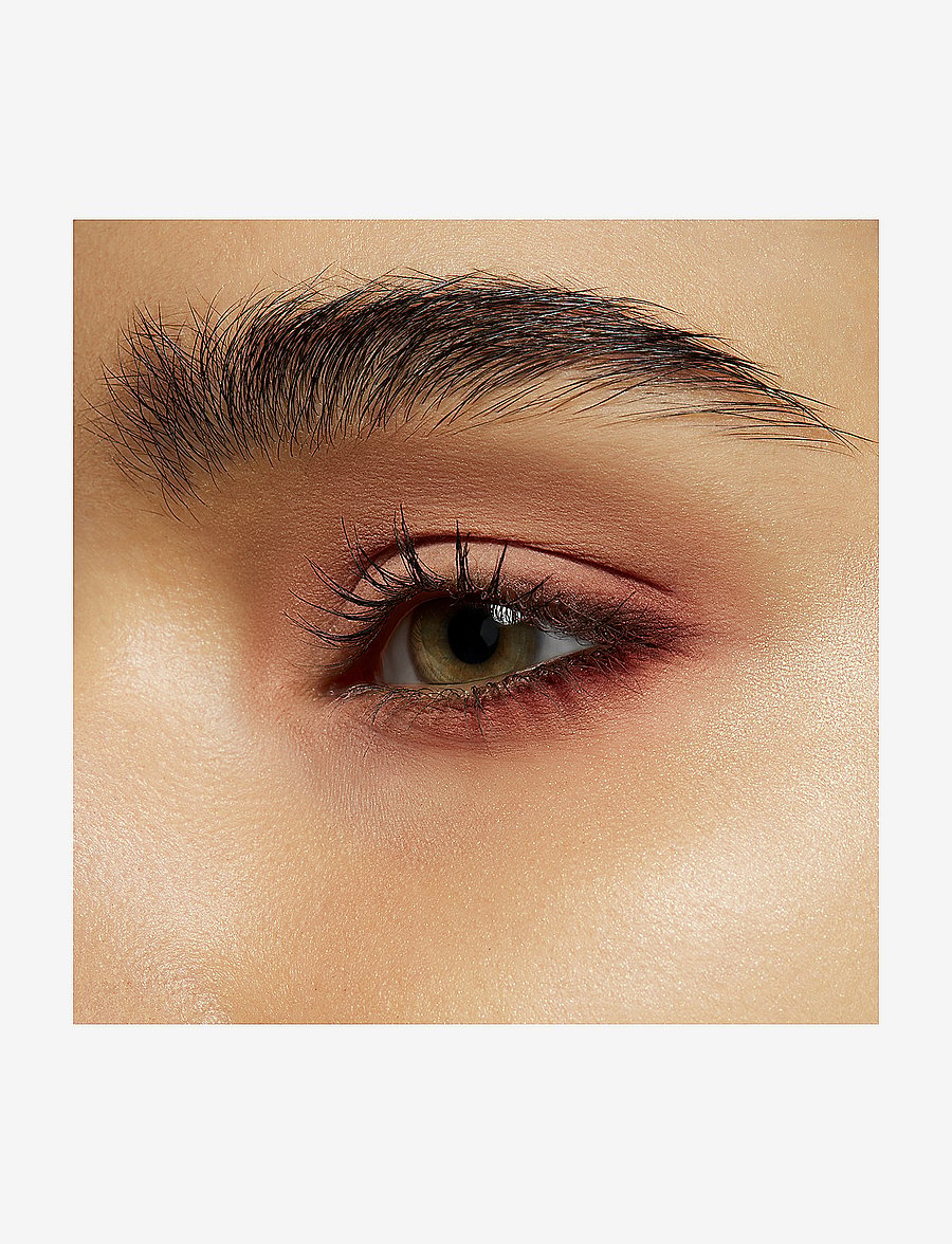MAC - Powder Kiss Single Eye Shadow - makeup - strike a pose - 3