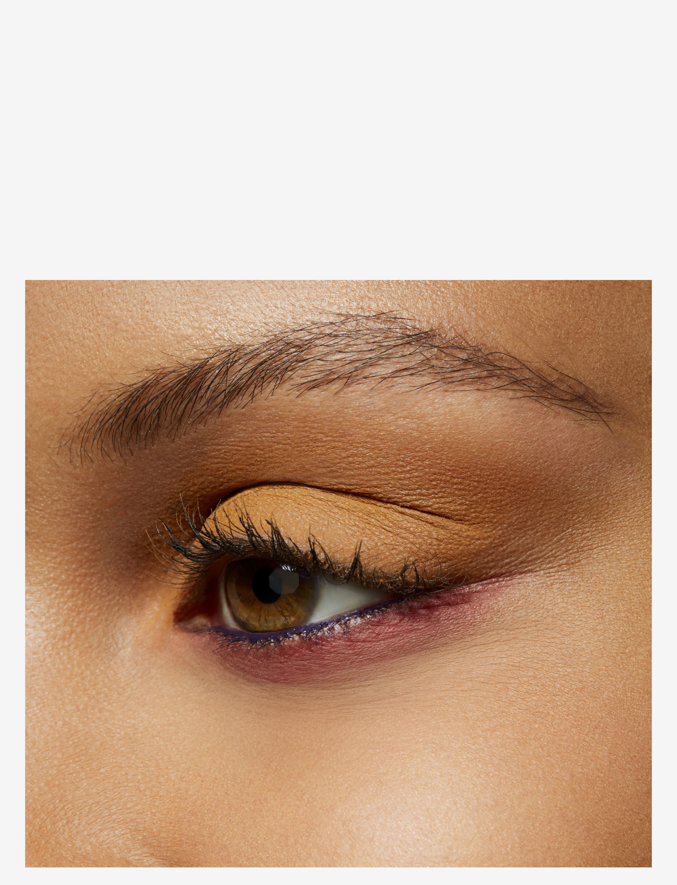 MAC - Powder Kiss  Single Eye Shadow - Øyne og bryn  - these bags are designer - 3