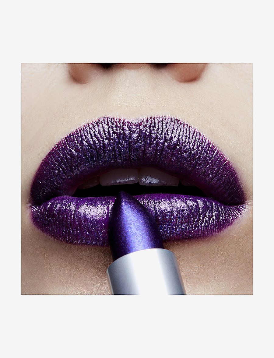 MAC - FROST LIPSTICK - meikit - model behaviour - 1