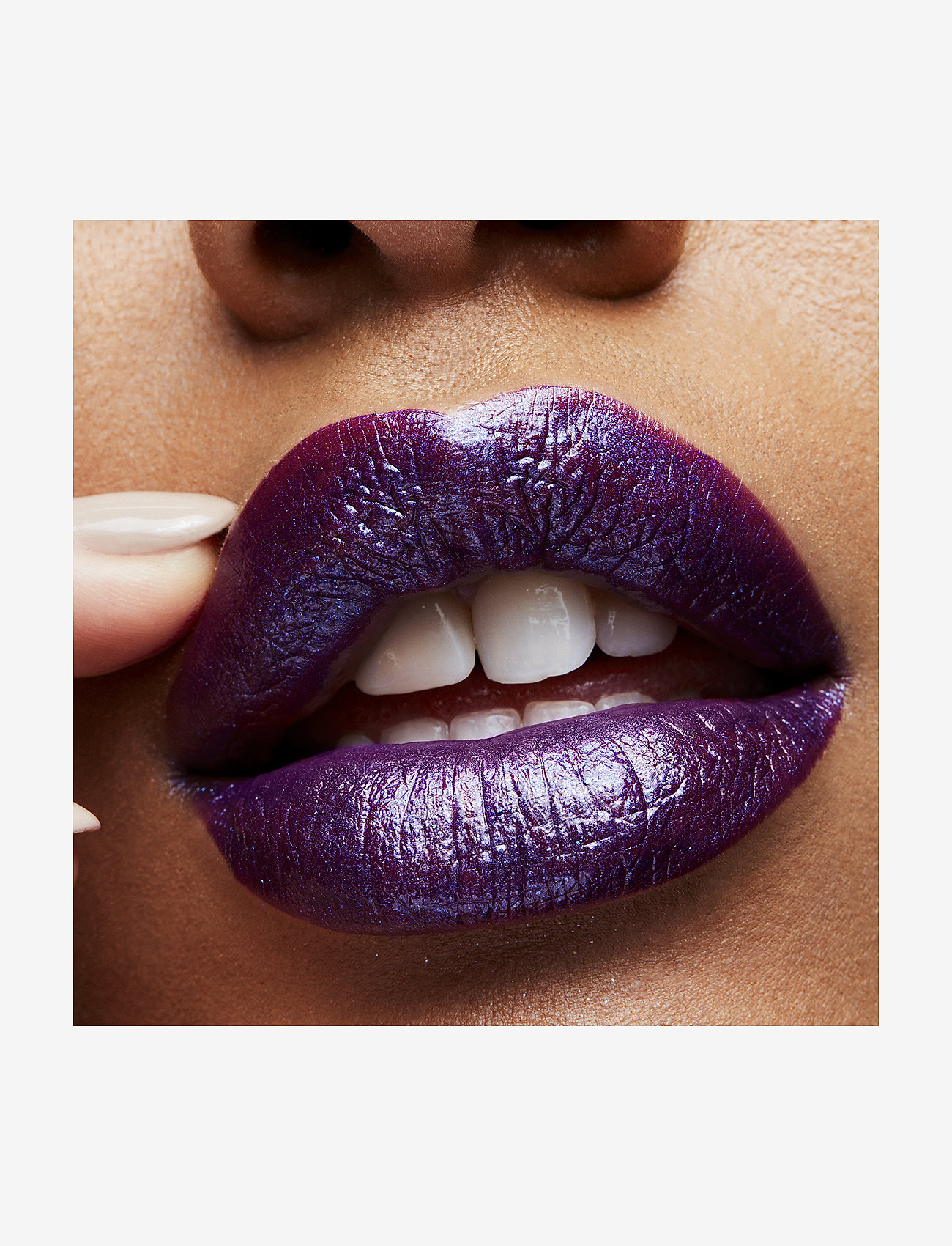 MAC - FROST LIPSTICK - makeup - model behaviour - 2