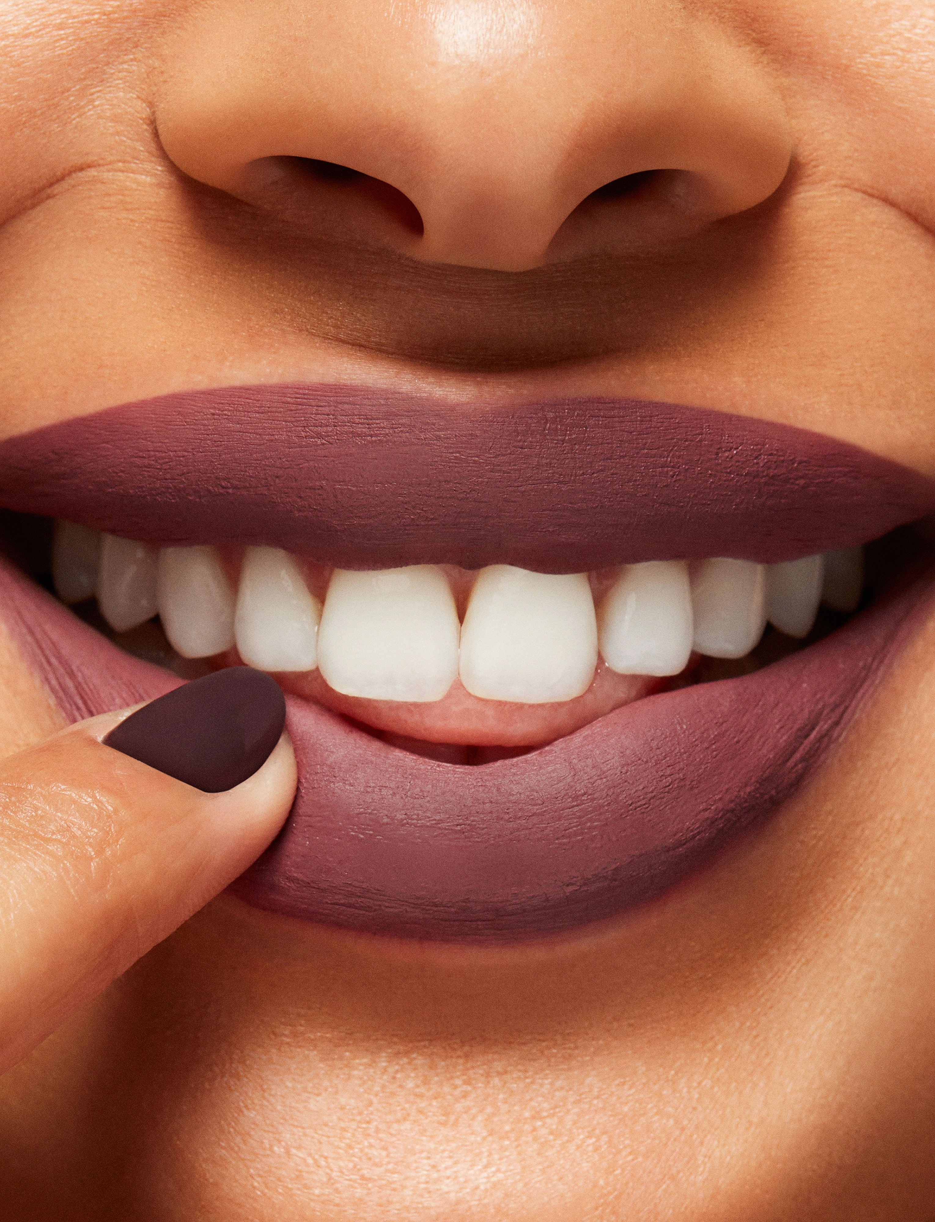 MAC - Locked Kiss Liquid Lipstick - smink - opulence - 2