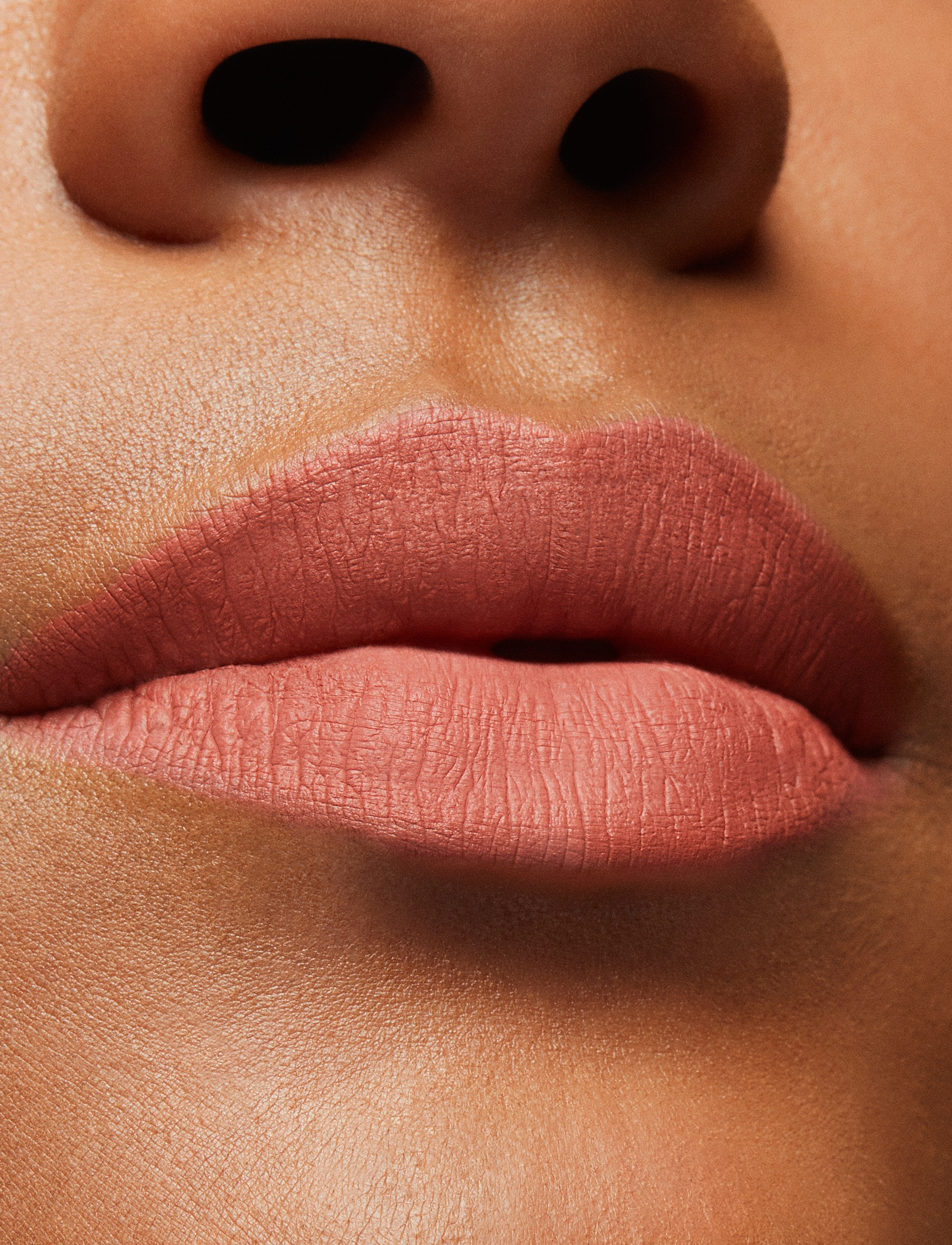 MAC - Locked Kiss Liquid Lipstick - smink - bodacious - 3