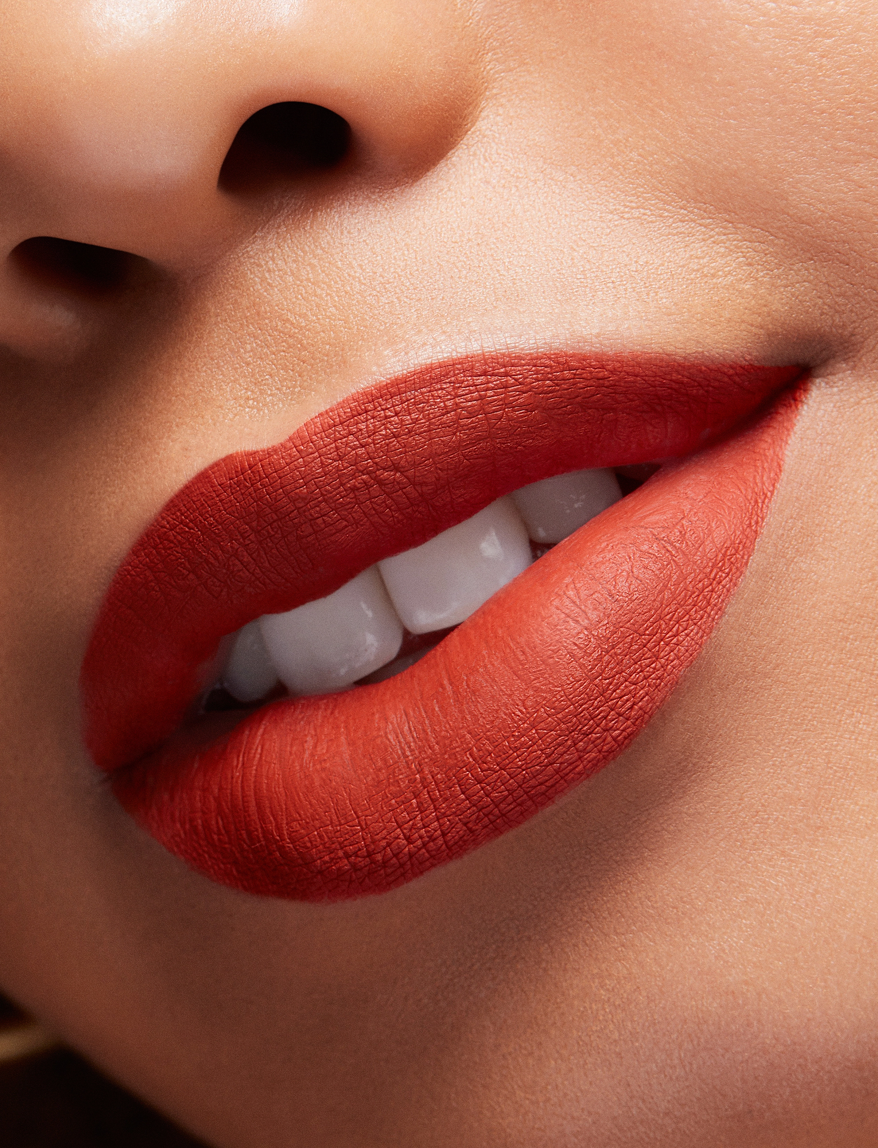 MAC - Locked Kiss Liquid Lipstick - smink - brazen - 2