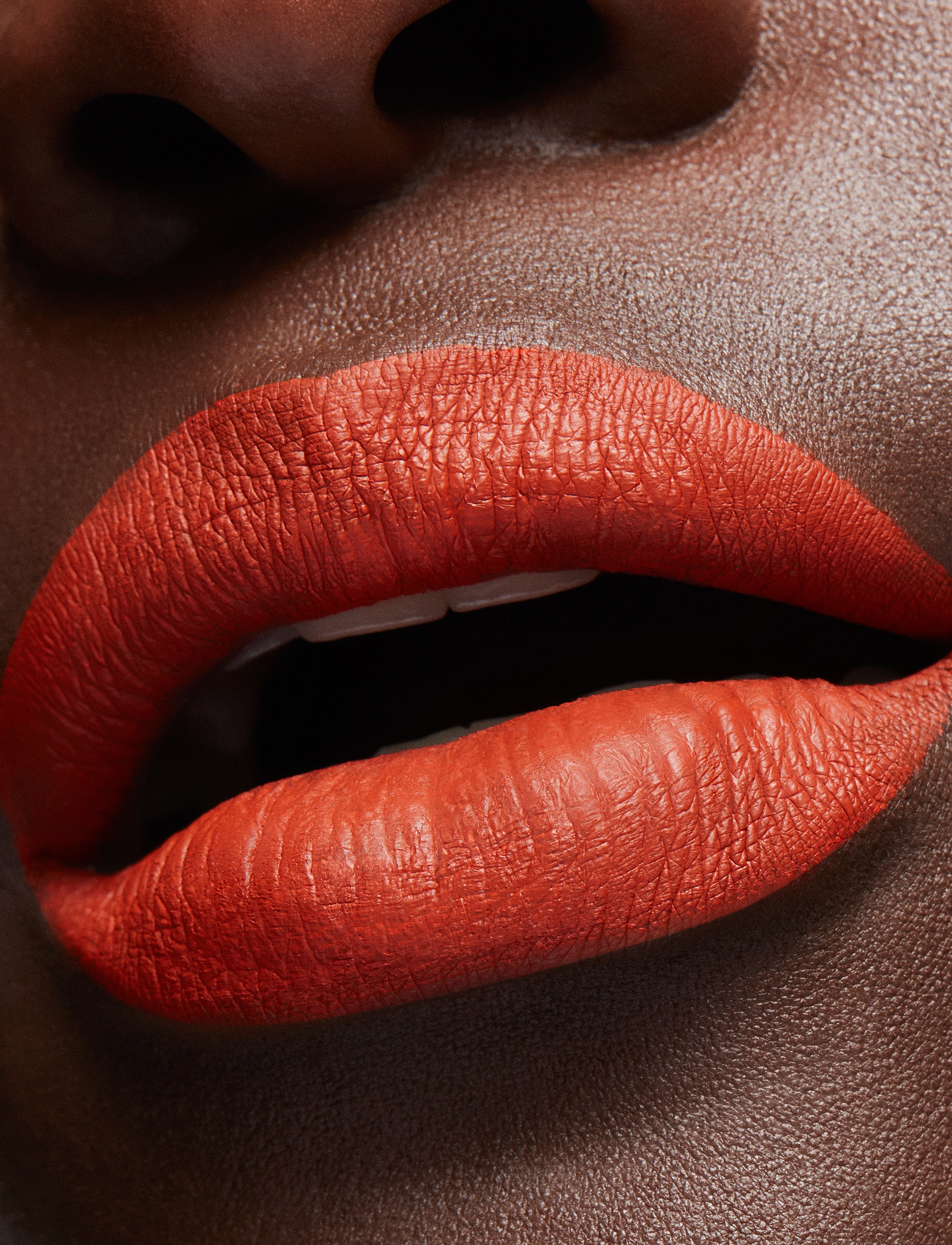MAC - Locked Kiss Liquid Lipstick - smink - brazen - 3
