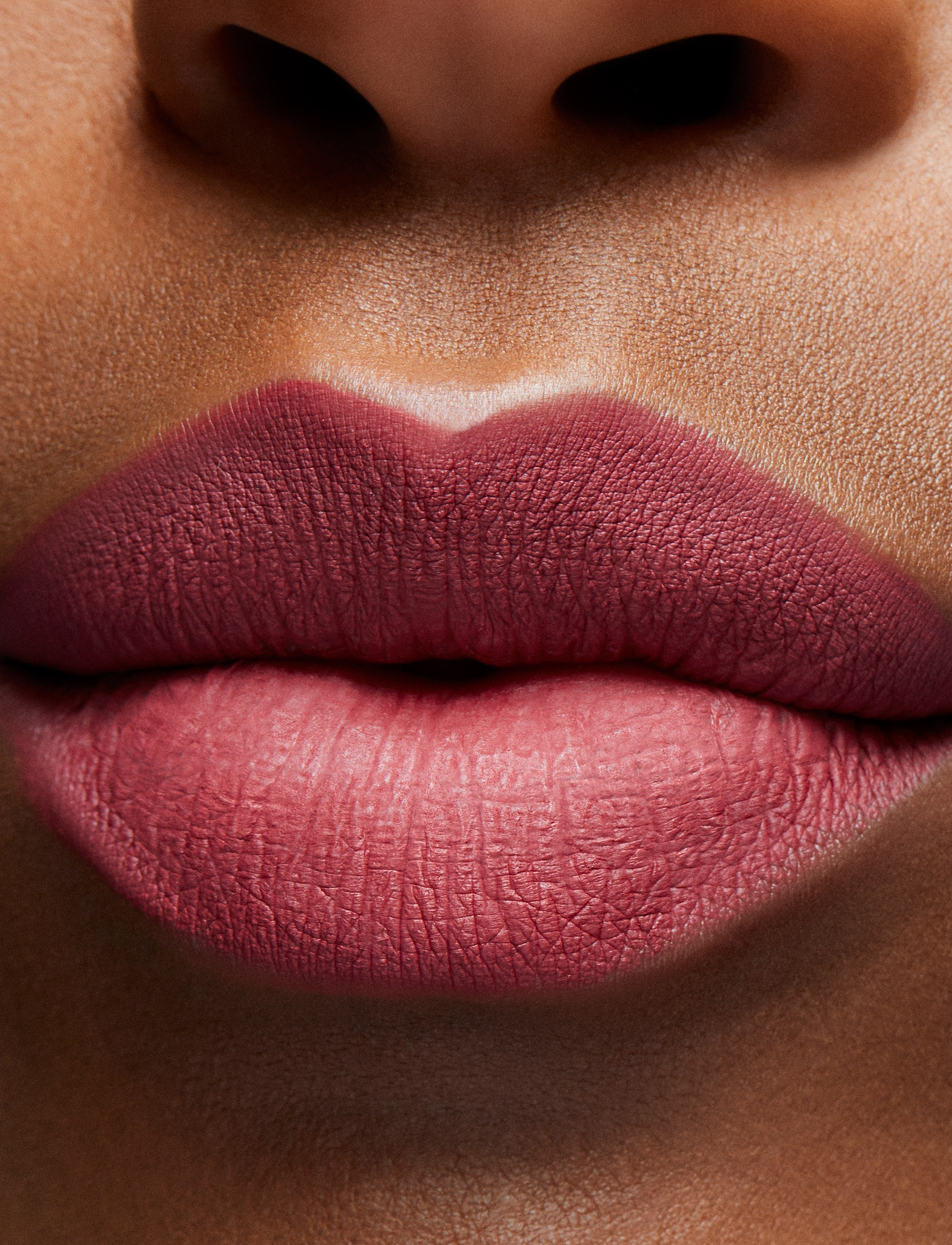 MAC - Locked Kiss Liquid Lipstick - meikit - decadence - 3