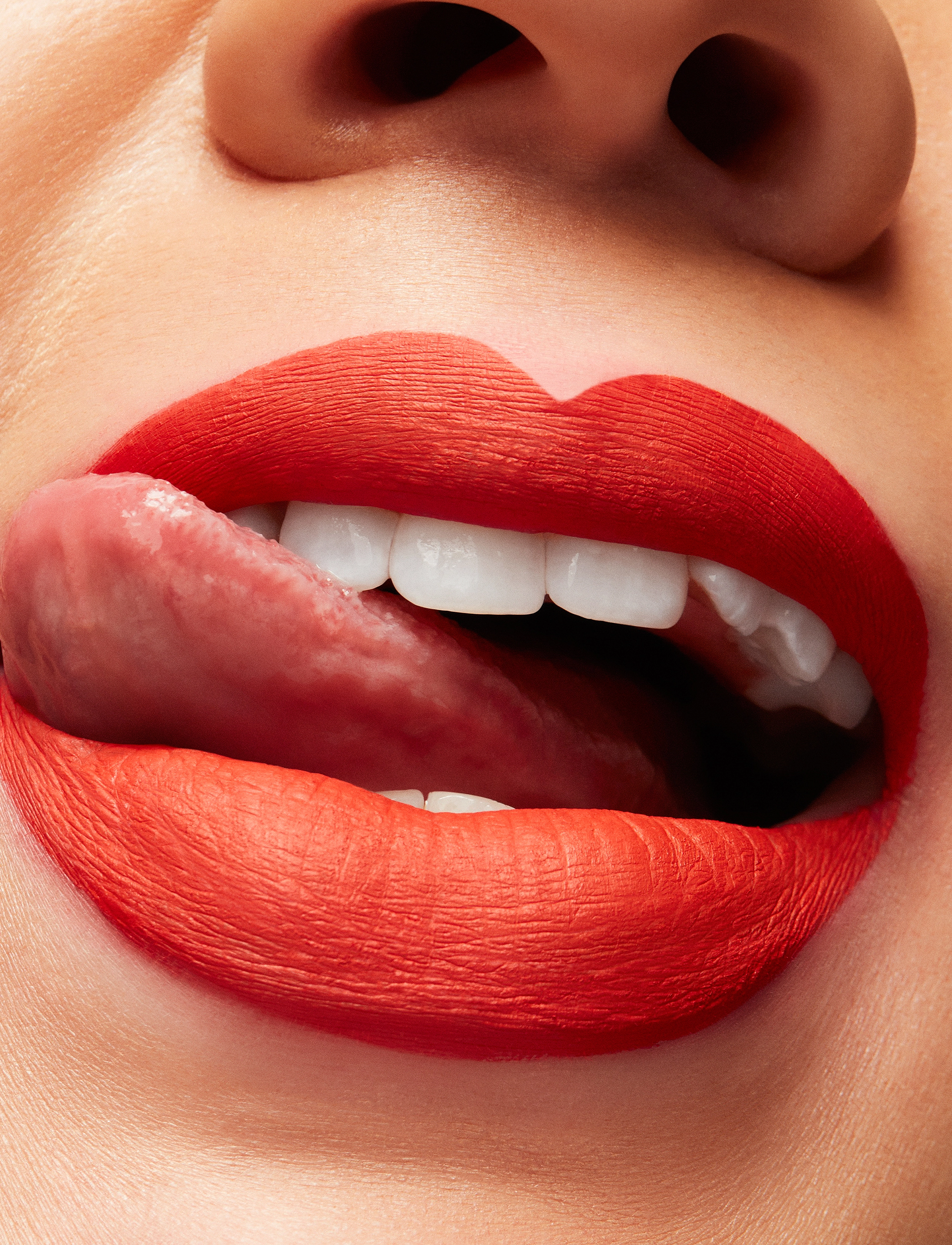 MAC - Locked Kiss Liquid Lipstick - smink - gutsy - 2