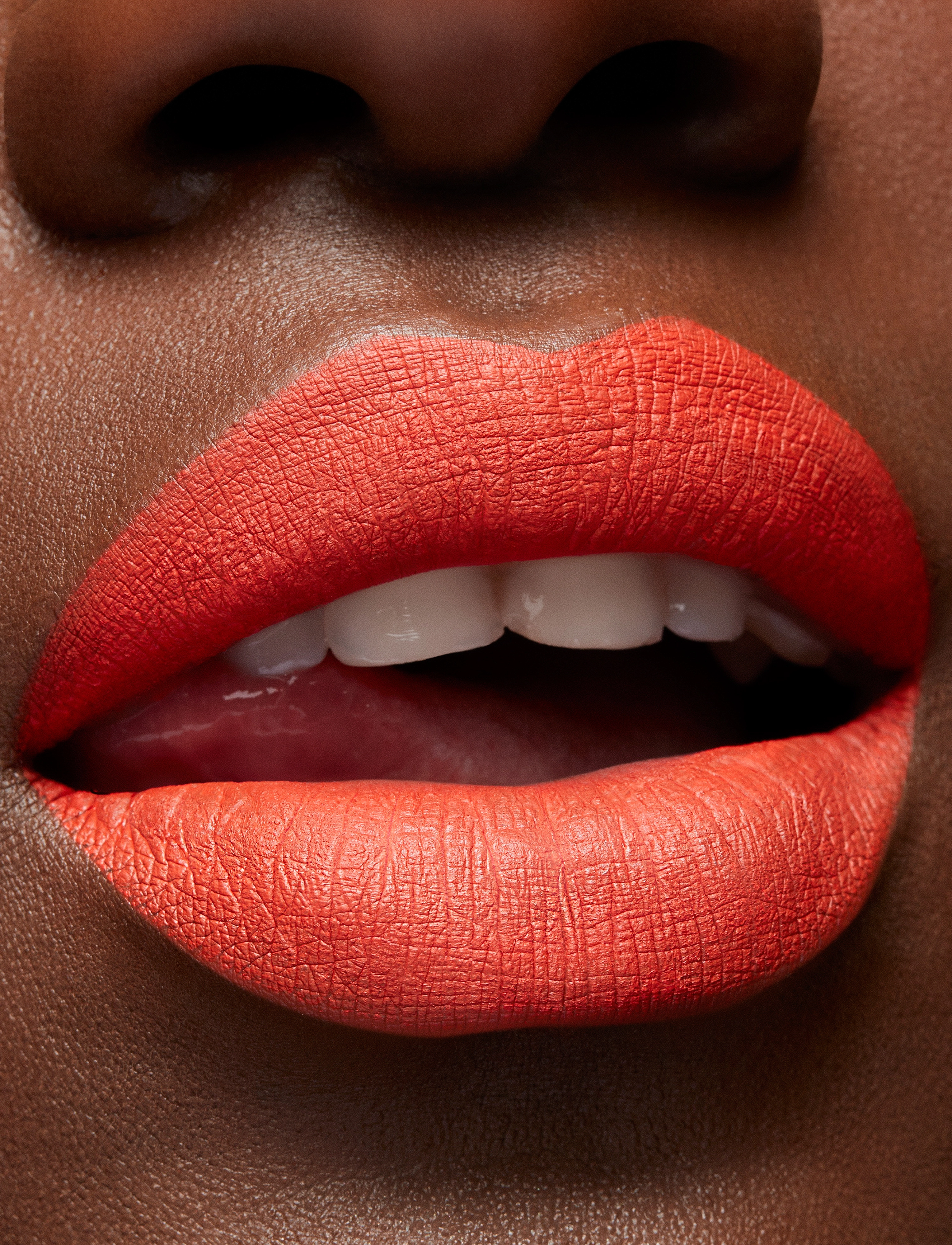 MAC - Locked Kiss Liquid Lipstick - smink - gutsy - 3