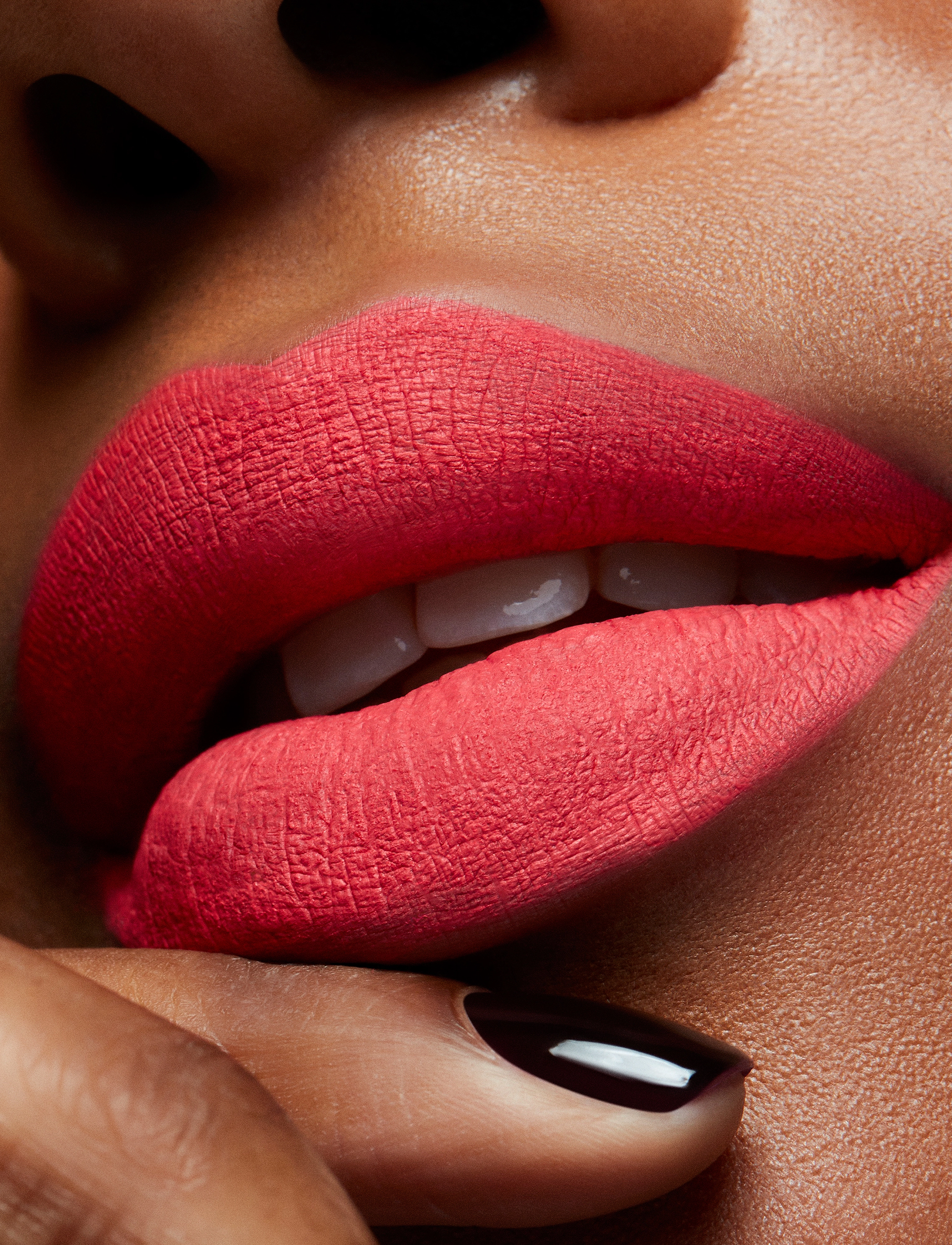 MAC - Locked Kiss Liquid Lipstick - smink - gracious - 3