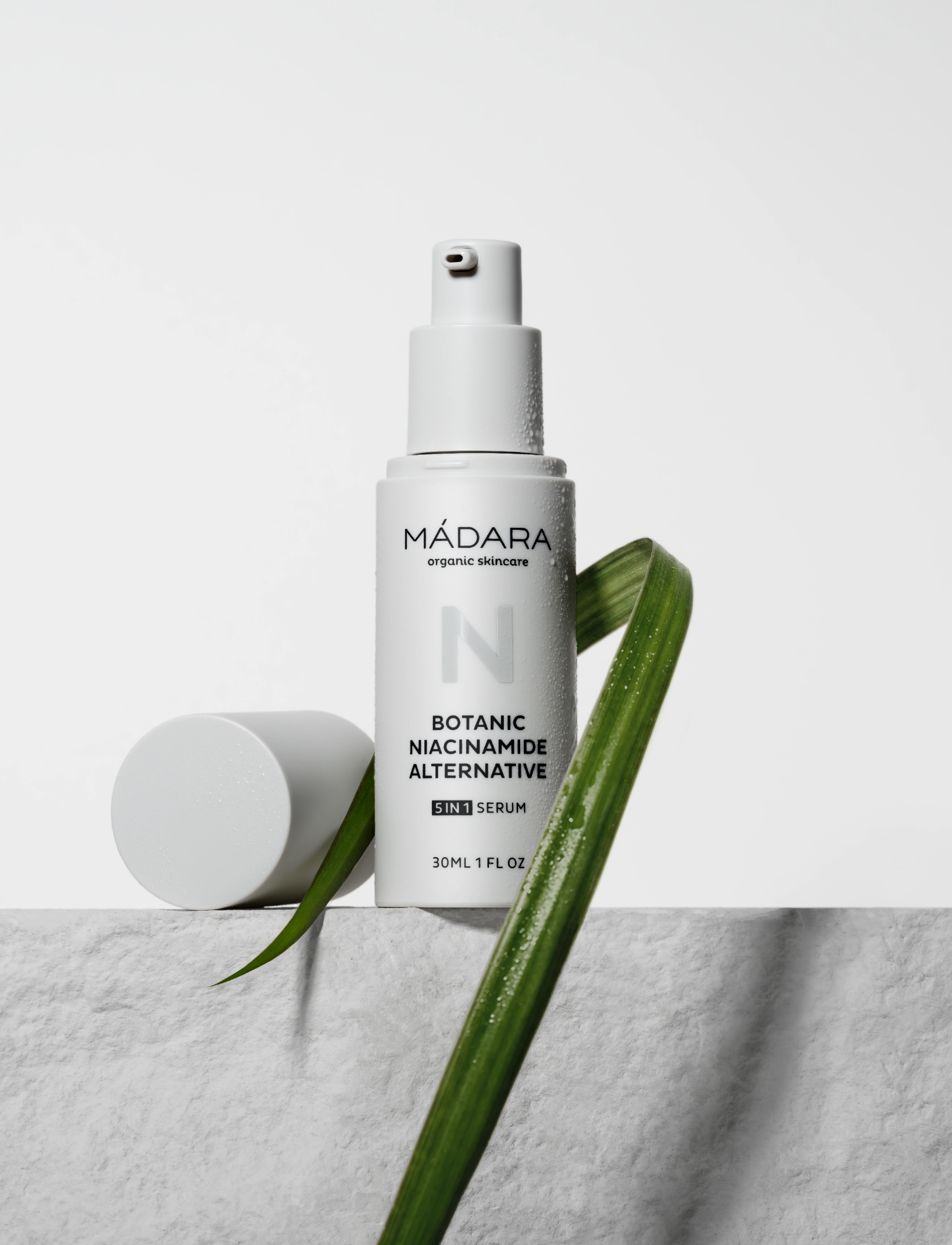 MÁDARA - BOTANIC NIACINAMIDE Alternative 5 in 1 serum - serumi - clear - 4