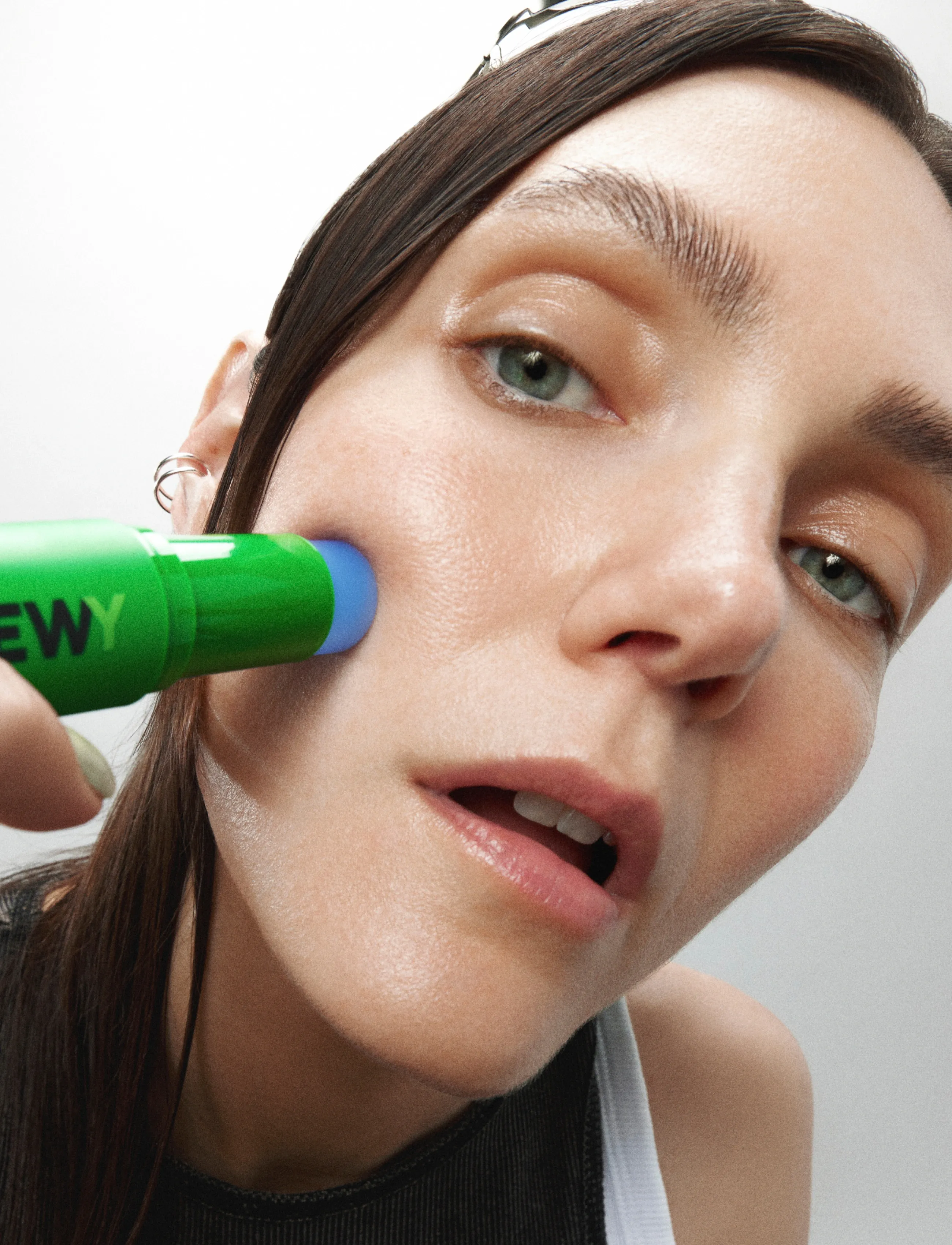 MÁDARA - DEWY Hydra Caffeine Serum Stick - serum - clear - 4