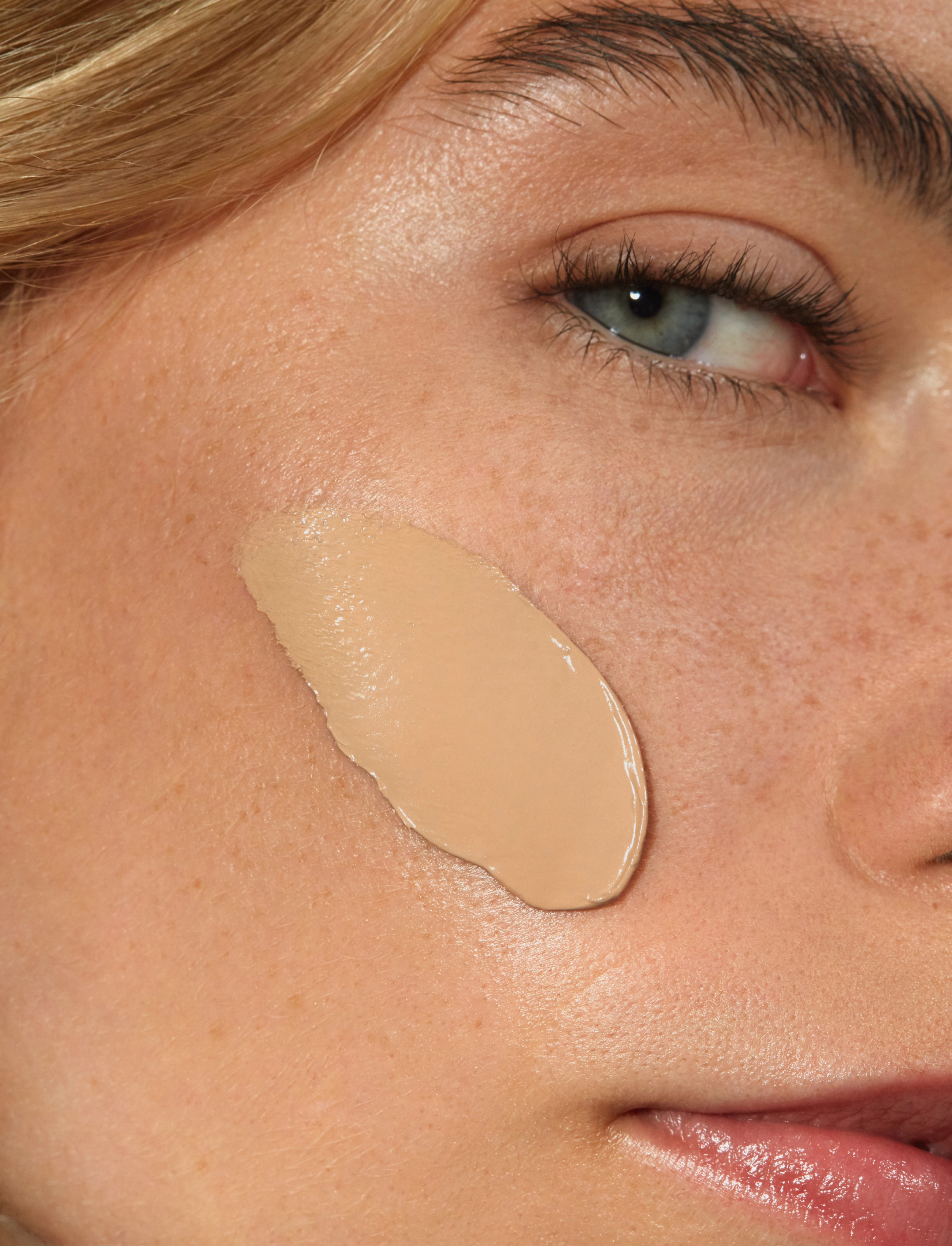 MÁDARA - SKINONYM Semi-Matte Peptide Foundation - smink - #40 sand - 3